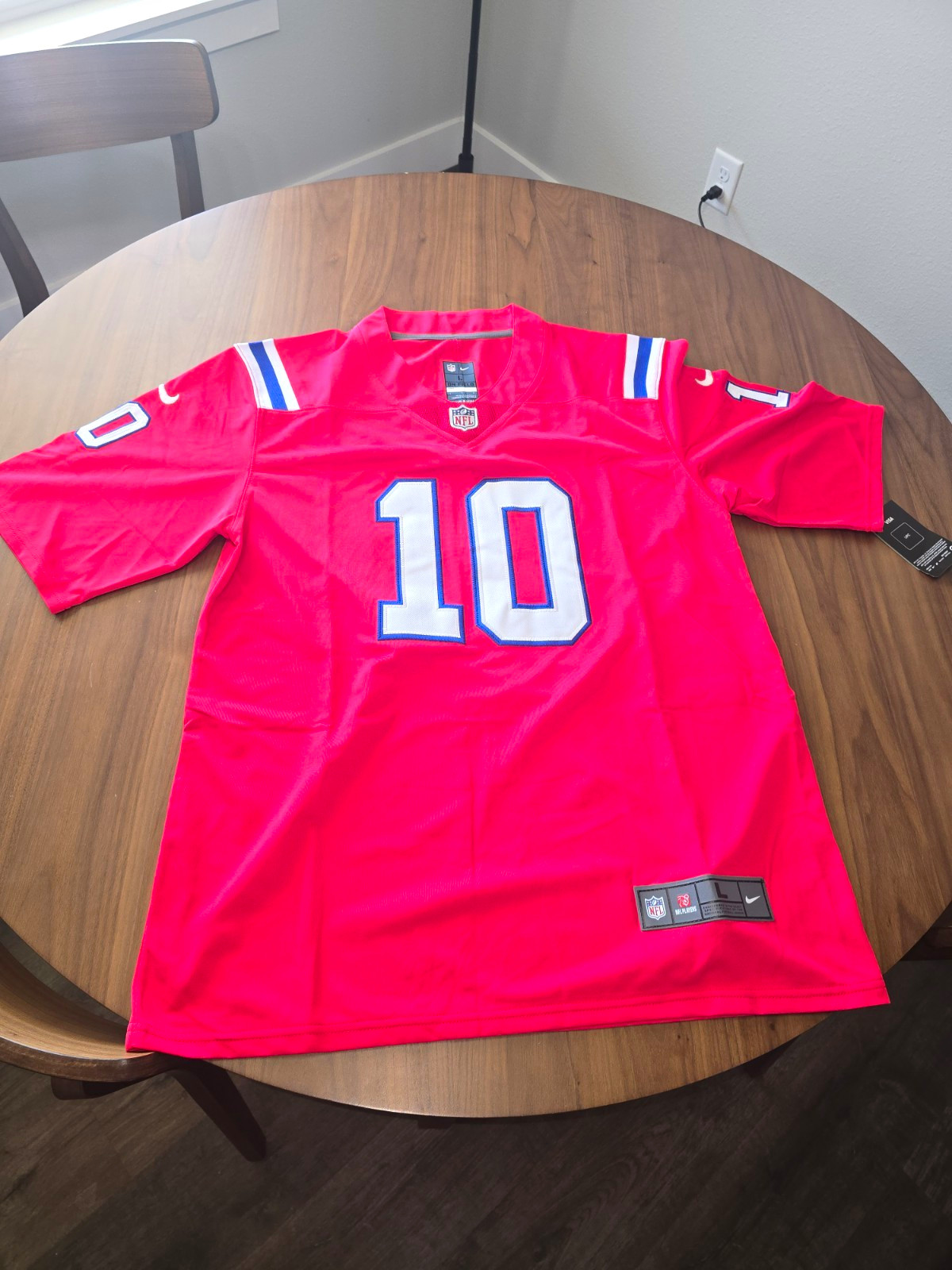 Nike New England Patriots Drake Maye #10 Stitched NFL Jersey Red Size L NWT Nike New England Patriots Drake Maye #10 Stitched NFL Jersey Red Size L NWT