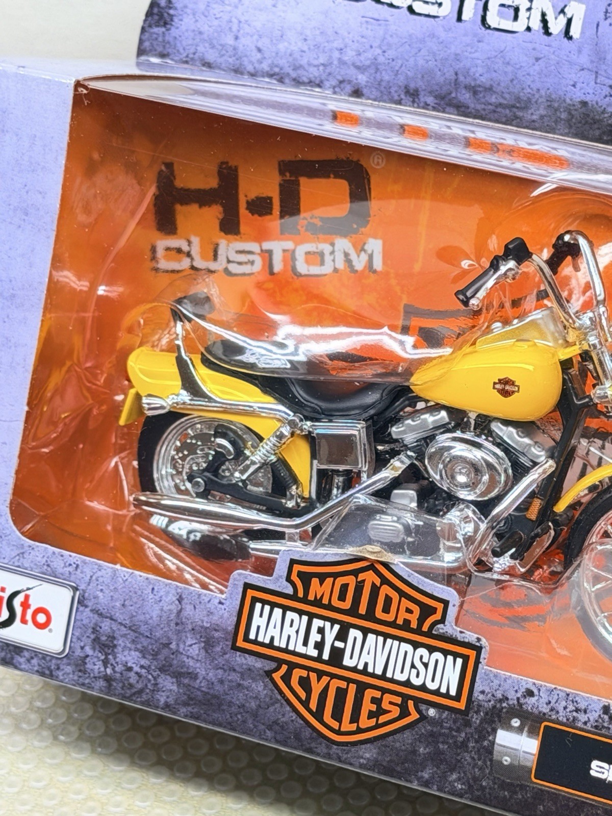 Maisto Harley-Davidson Series 39 2001 FXDWG Dyna Wide Glide 1-18 scale