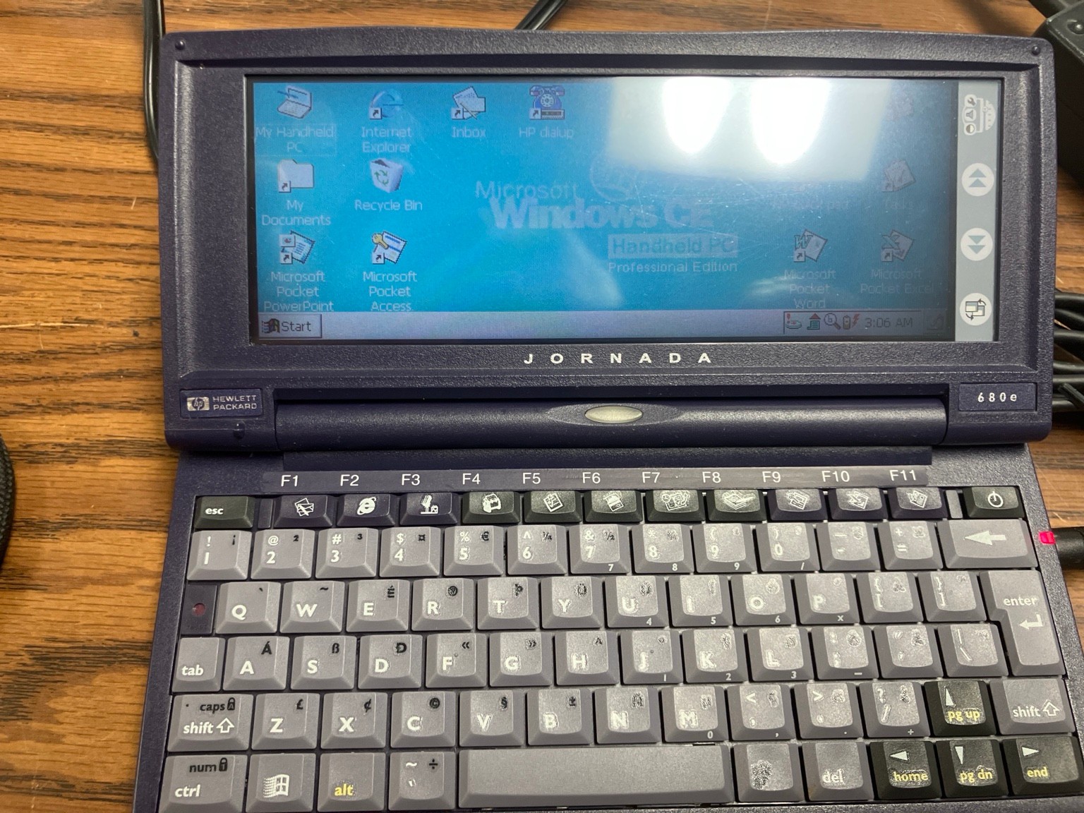 HP Jornada 680e Vintage Handheld PC Windows CE PDA Stylus AC Adapter Working