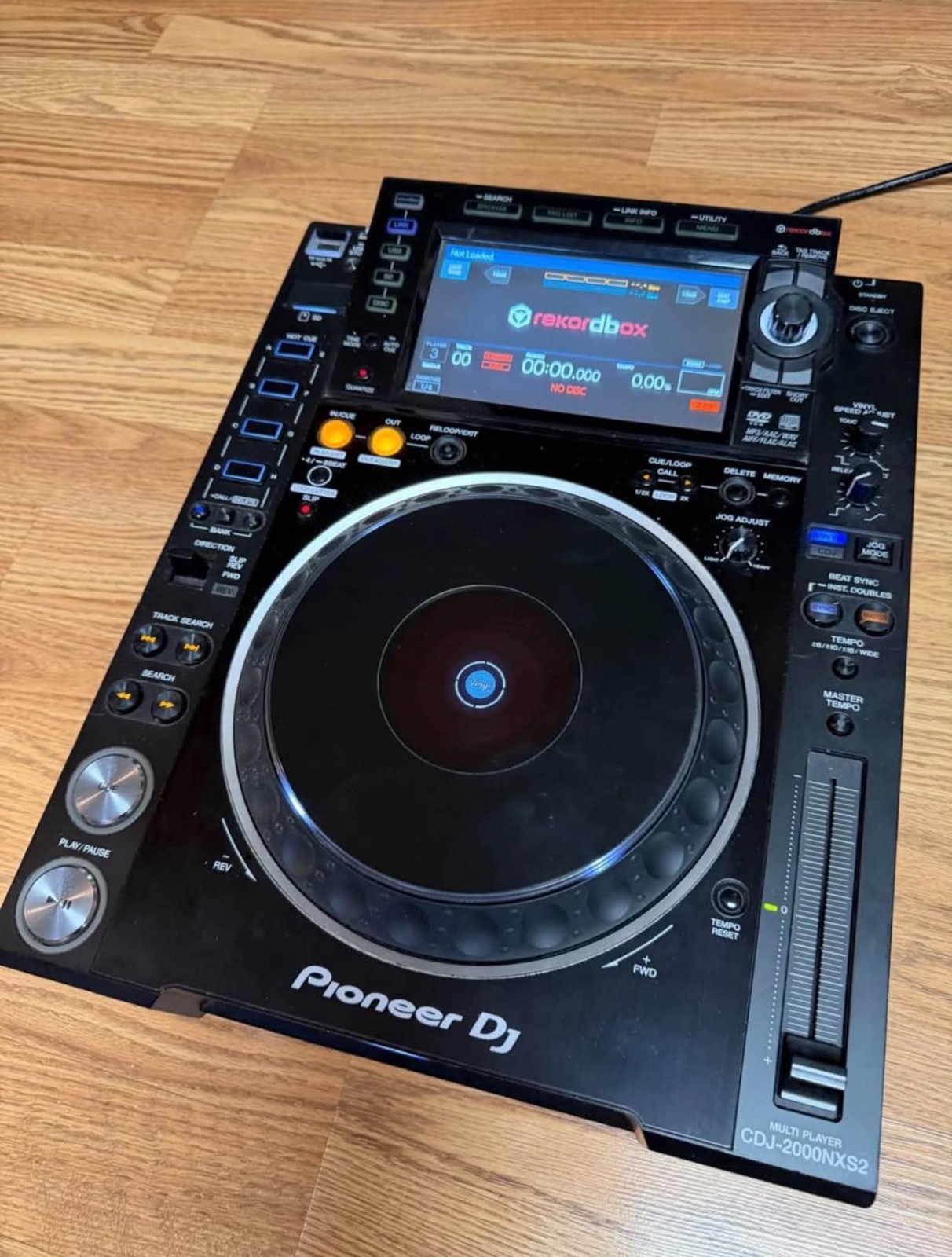 Pioneer CDJ-2000 Nexus 2, Single Deck Tabletop Controller Pioneer CDJ-2000 Nexus 2, Single Deck Tabletop Controller