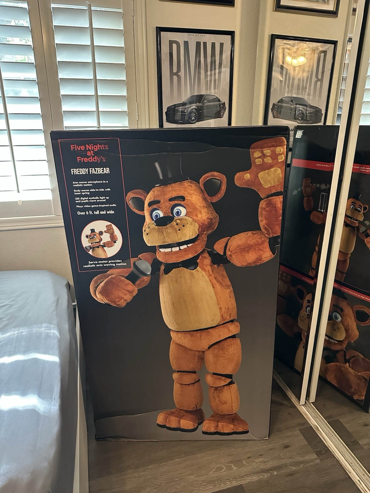Five Nights at Freddy\'s Freddy Fazbear Life-Size Standee LED Light-Up Eyes 2017