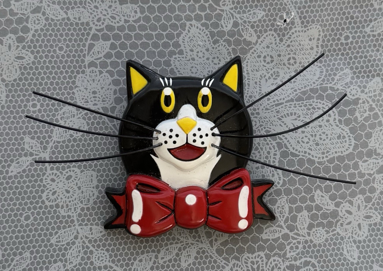 Vintage  hand painted cat face brooch in enamel on wood.