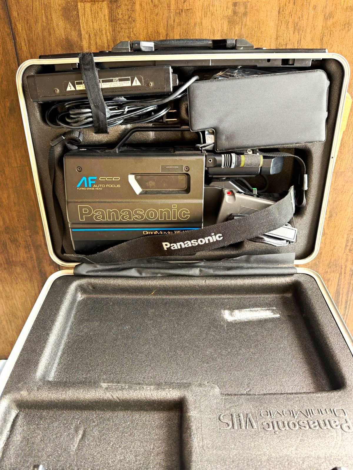 Vintage 1987 Panasonic OmniMovie PV-320D VHS Handheld Camcorder Parts/Repair