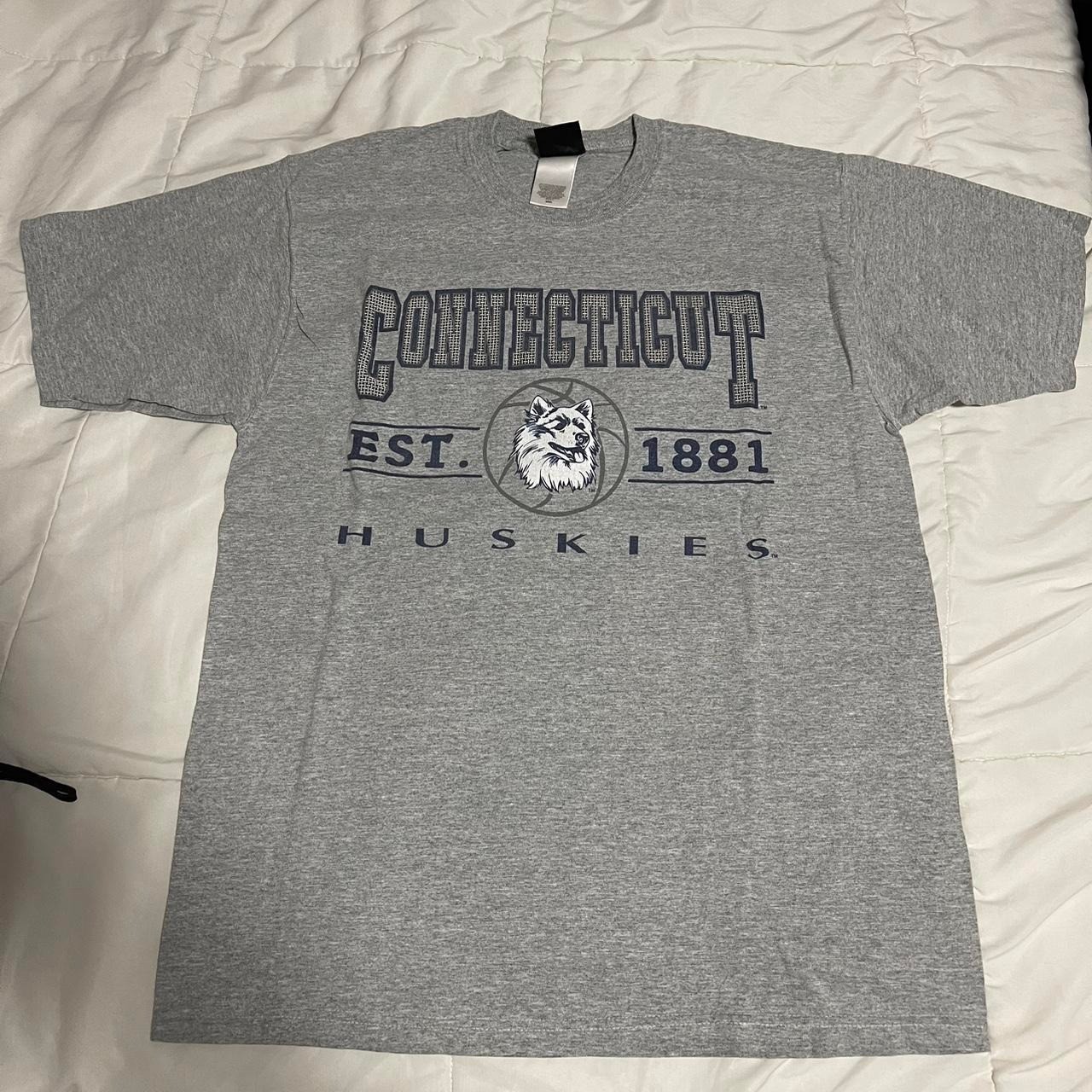 Vintage pro player Connecticut huskies graphic shirt L