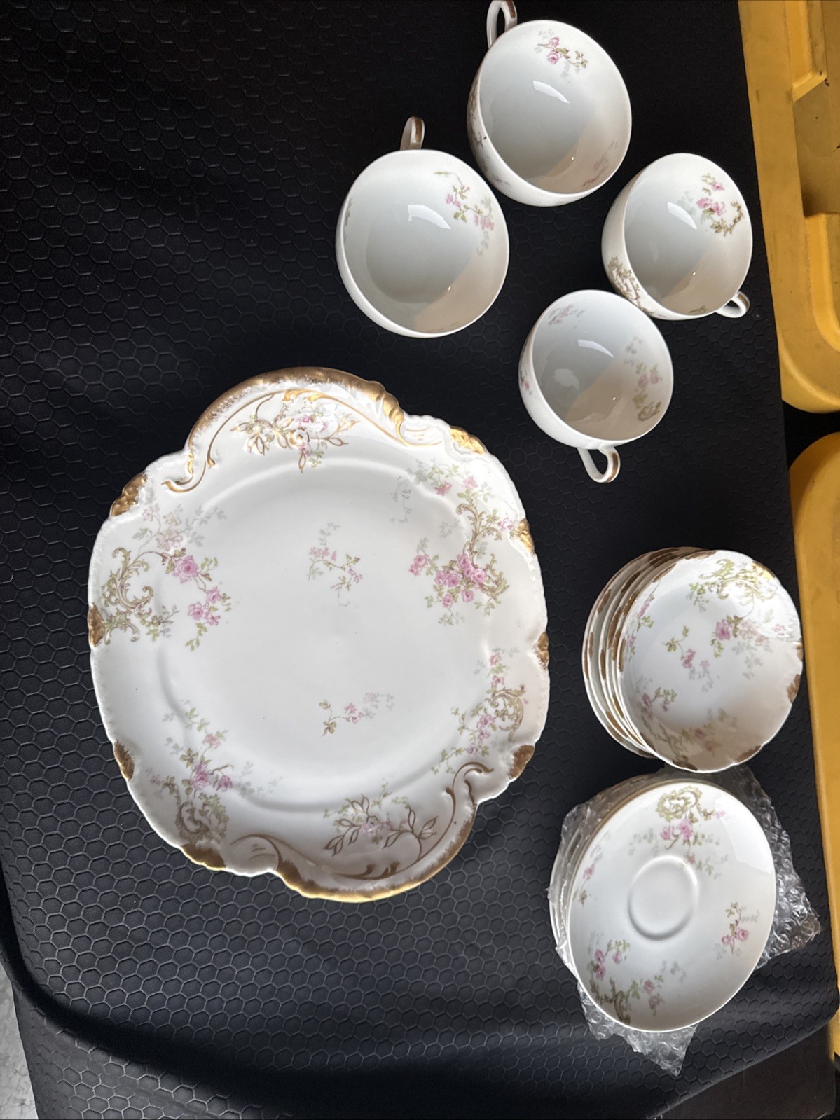 Antique 17 Pc Theodore Haviland Limoges china set delicate floral pattern Gold Antique 17 Pc Theodore Haviland Limoges china set delicate floral pattern Gold