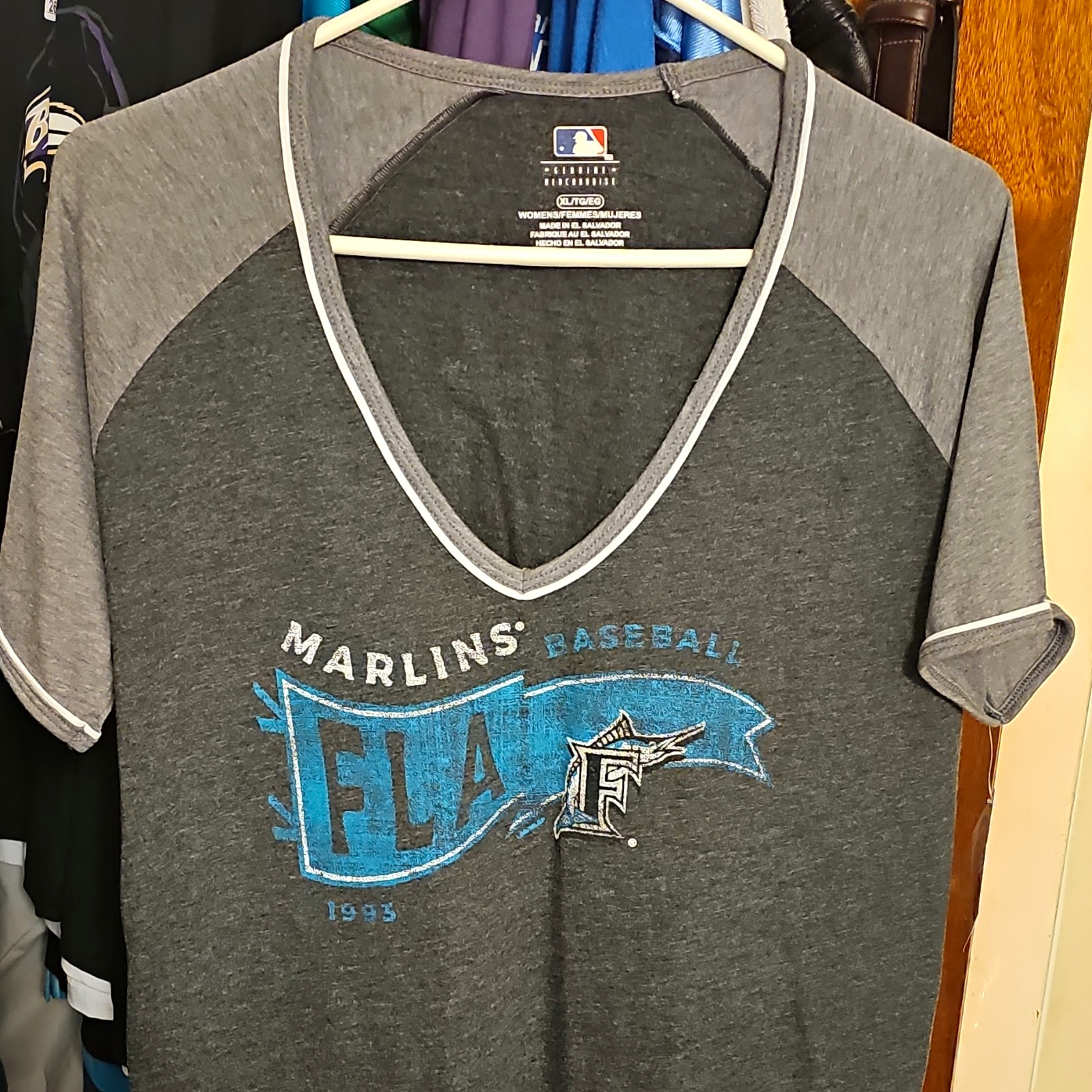 Majestic MLB Florida Marlins Women’s V-Neck Shirt Size L Gray/Blue