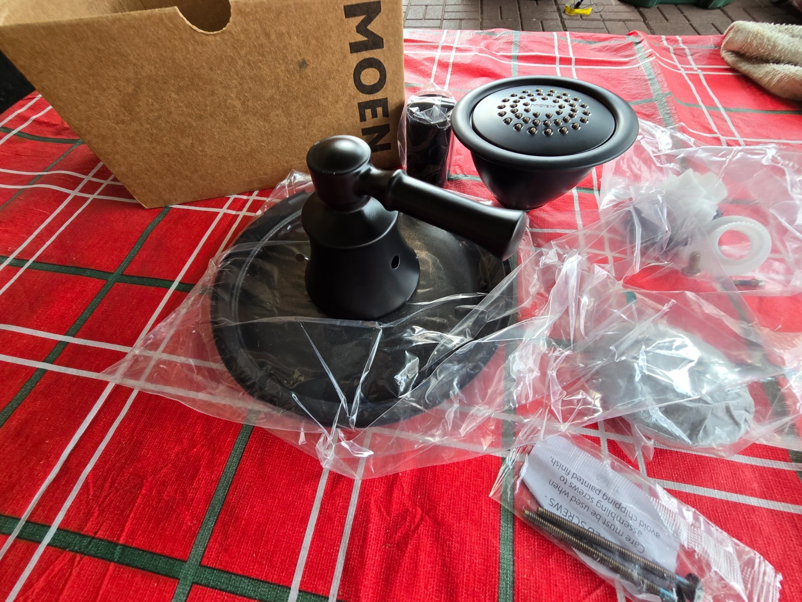 MOEN T2182BL Shower Head & One-Handle Matte Black