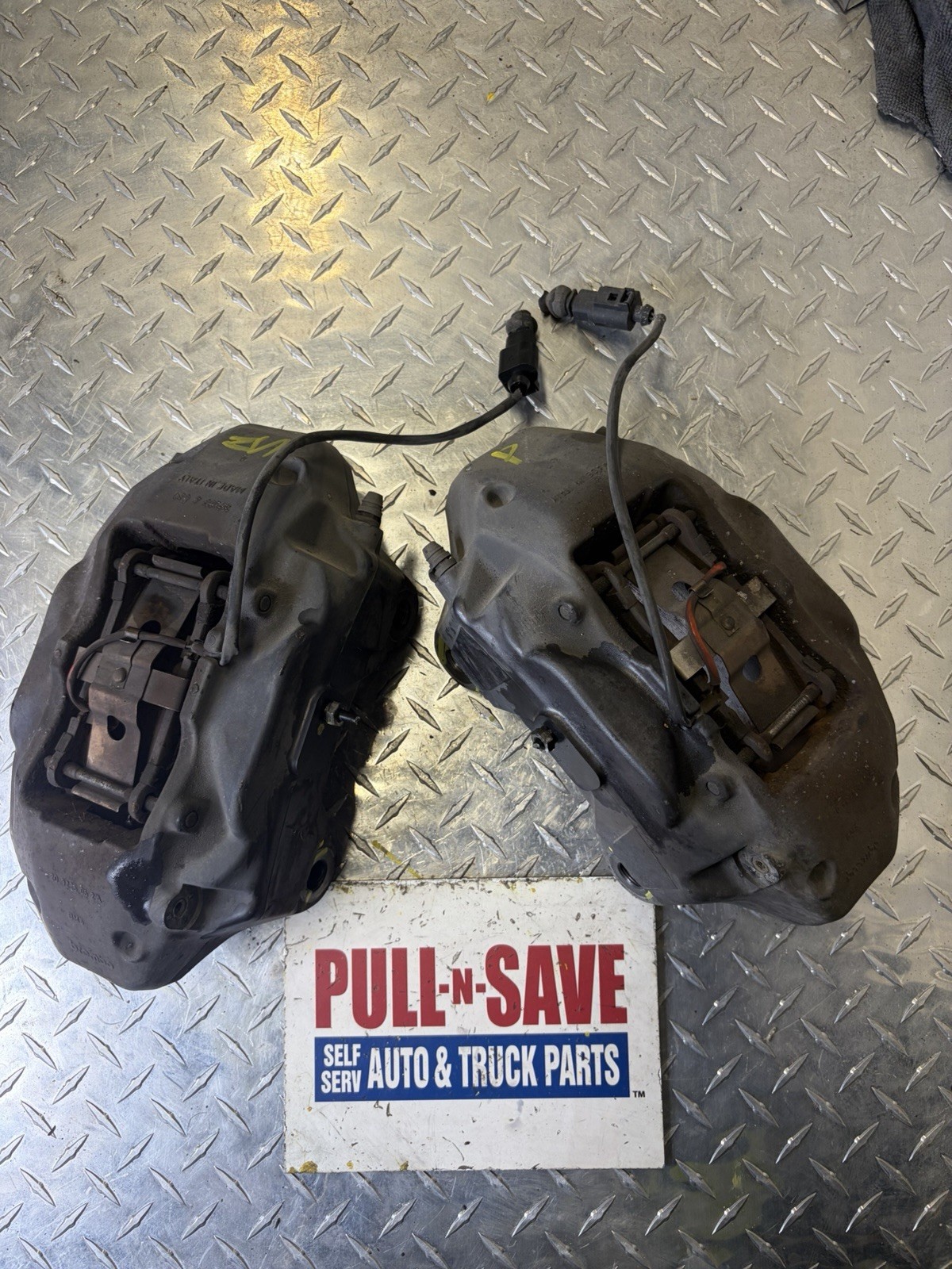 OEM 2007-2015 Volkswagen Touareg Front Brembo Brake Calipers Set Left Right