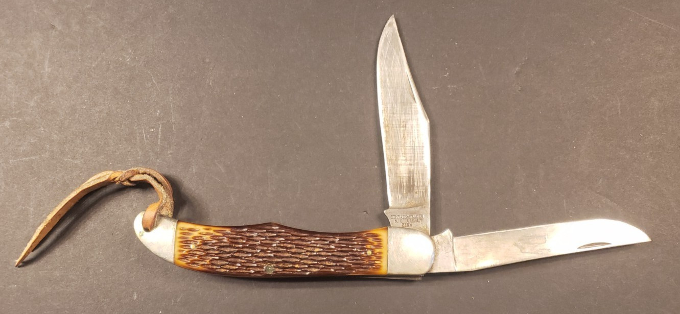 L20 - Vintage Schrade-Walden Folding Hunter Pocket Knife Model 225H
