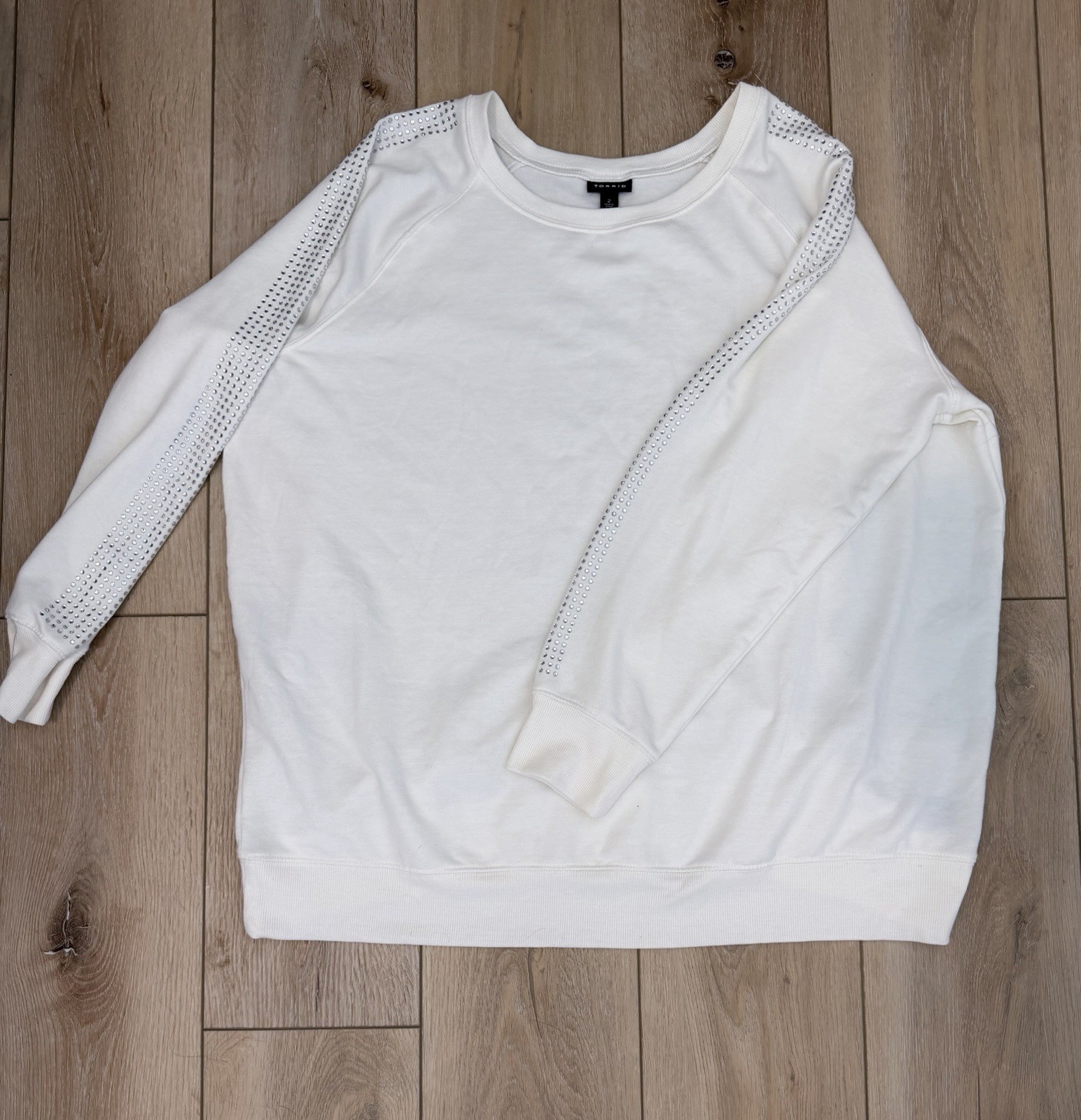 Torrid 2X White Rhinestone Studded Sleeve Sweatshirt Plus Size 18 20 Sparkle