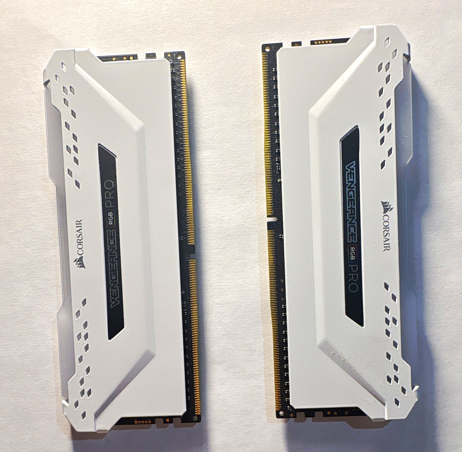 Corsair Vengeance RGB PRO 16GB (2x8GB) DDR4-3200 DIMM White CMW16GX4M2C3200C16W Corsair Vengeance RGB PRO 16GB (2x8GB) DDR4-3200 DIMM White CMW16GX4M2C3200C16W