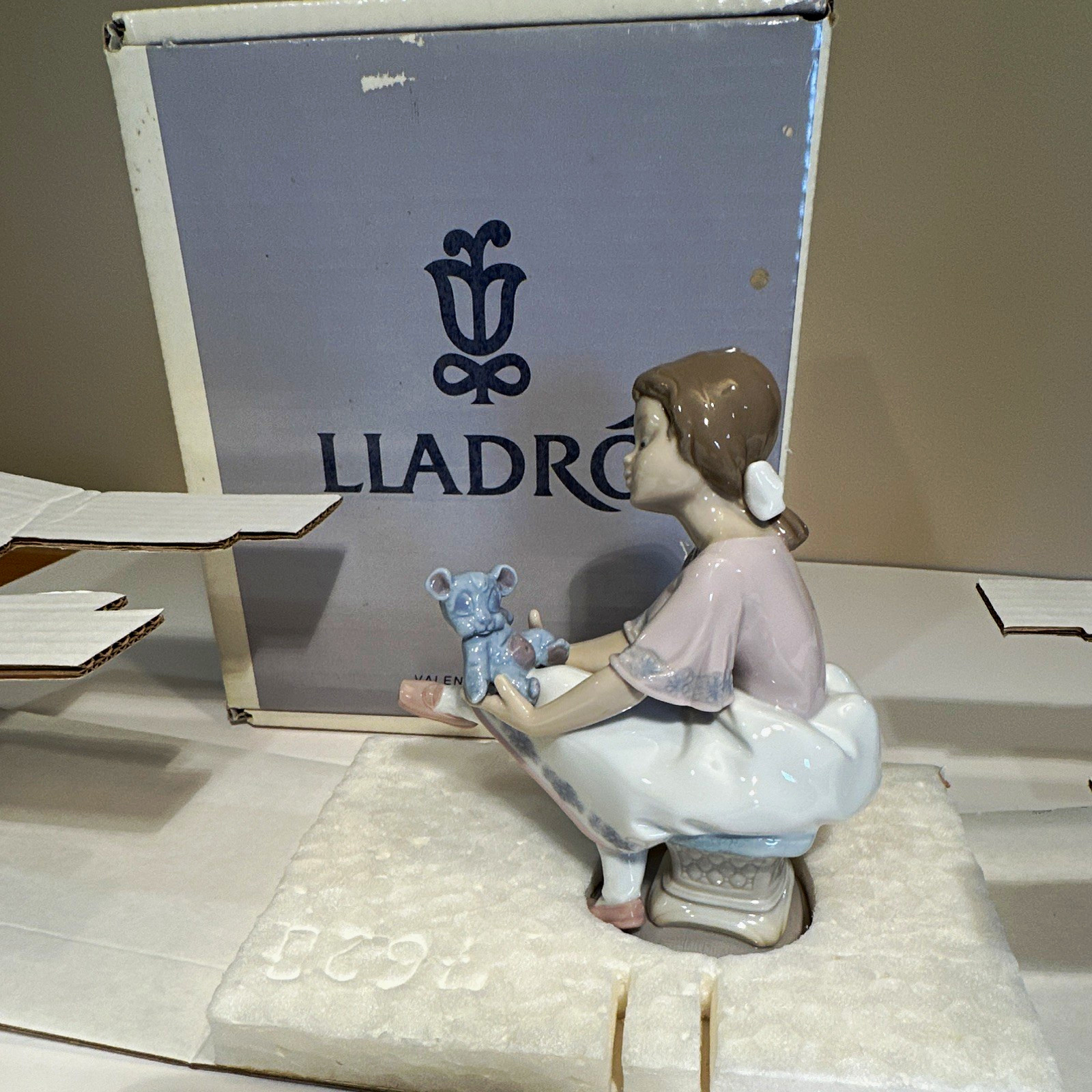 Lladró Best Friend Porcelain Figurine Girl w/ Teddy Bear 07620 Boxed