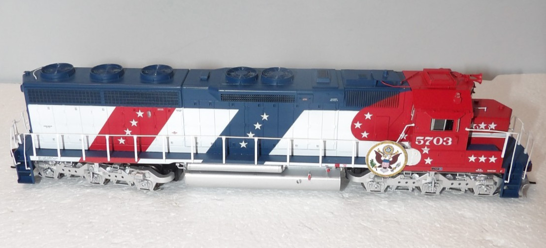 Athearn Genisis HO Scale SD45-2 Santa Fe Bicentennial 5703 DCC Ready NIB Athearn Genisis HO Scale SD45-2 Santa Fe Bicentennial 5703 DCC Ready NIB