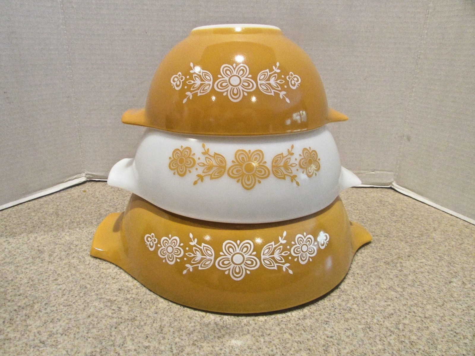 Set of 3 Vintage Pyrex Butterfly Gold Cinderella Nesting Bowls 442,443,444