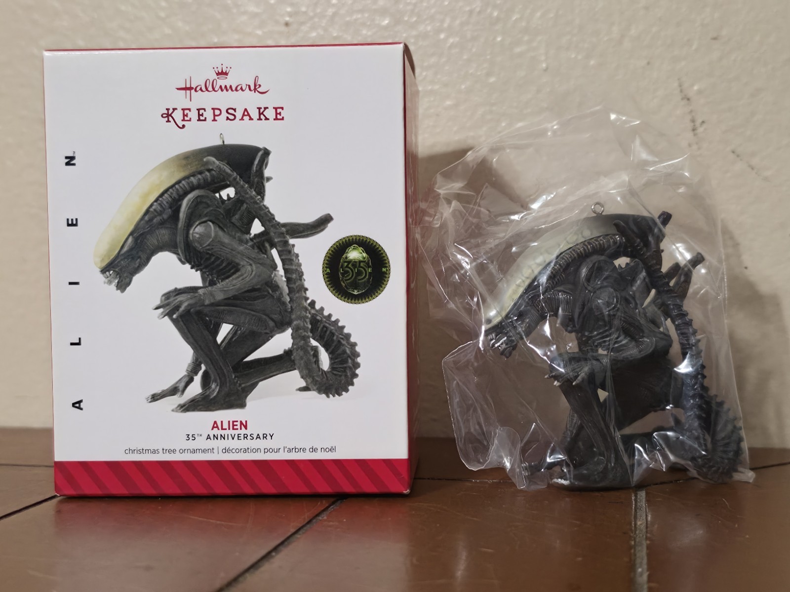 Hallmark Keepsake 2014 Alien 35th Anniversary Xenomorph Christmas Ornament NIB Hallmark Keepsake 2014 Alien 35th Anniversary Xenomorph Christmas Ornament NIB