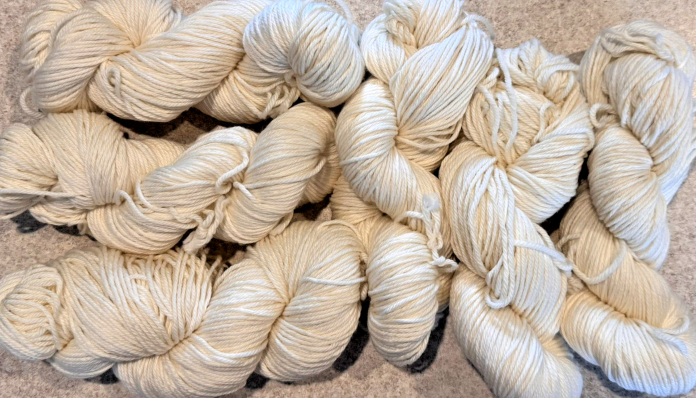 Lot - Valley Yarns bare superwash extra fine merino wool, undyed, bare, ecru