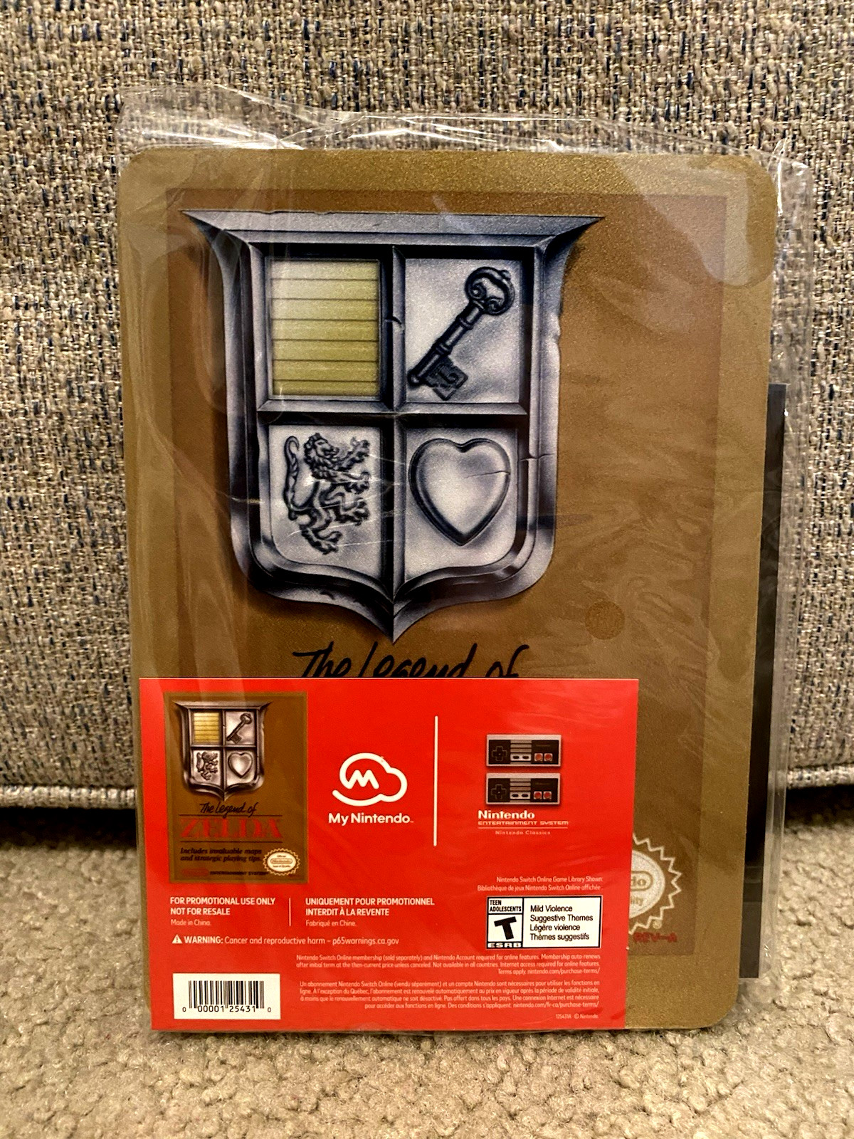 RARE NINTENDO THE LEGEND OF ZELDA NES DESKTOP METAL DISPLAY MERCHANDISE (NEW)