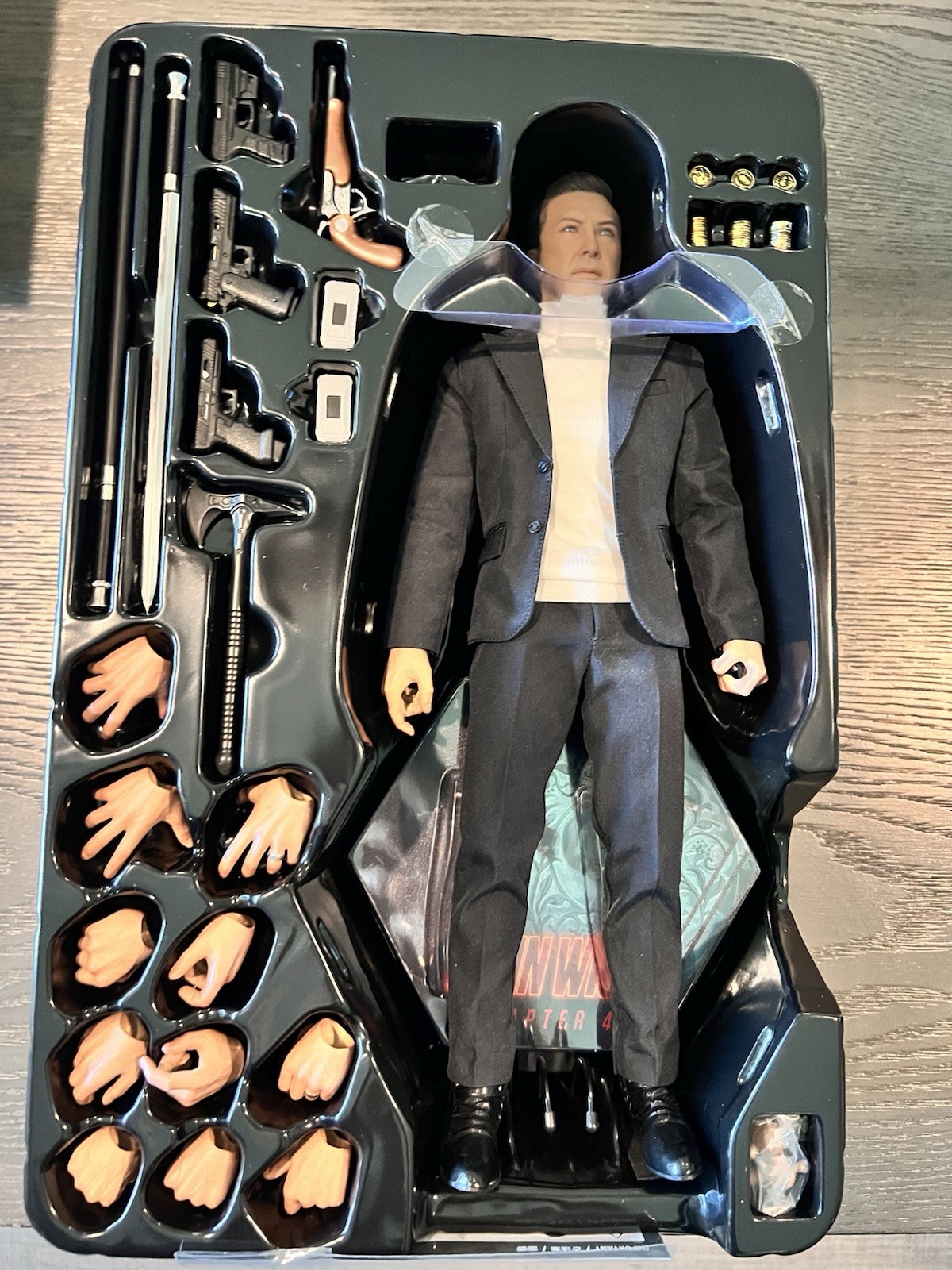 Hot Toys CAINE John Wick 4 1/6 scale missing glasses