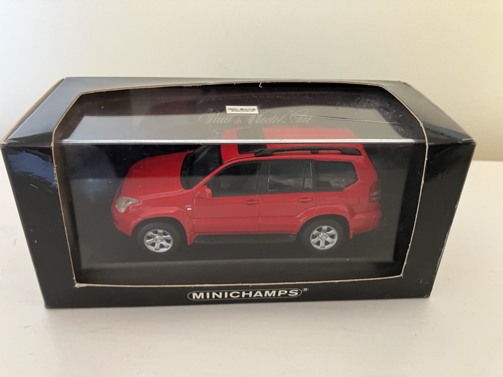 1/43 Minichamps Toyota Land Cruiser Red 1/43 Minichamps Toyota Land Cruiser Red