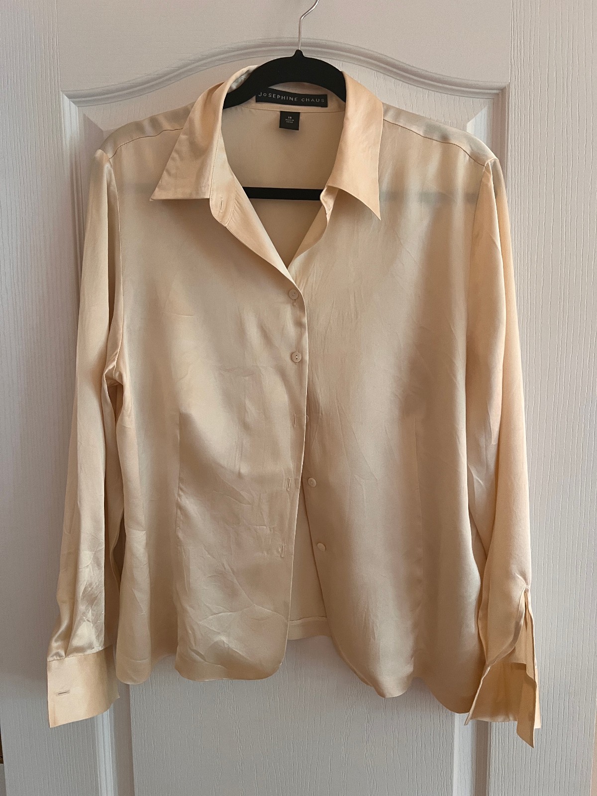 Josephine Chaus size 16 washable silk charmeuse tailored blouse , cream. Josephine Chaus size 16 washable silk charmeuse tailored blouse , cream.