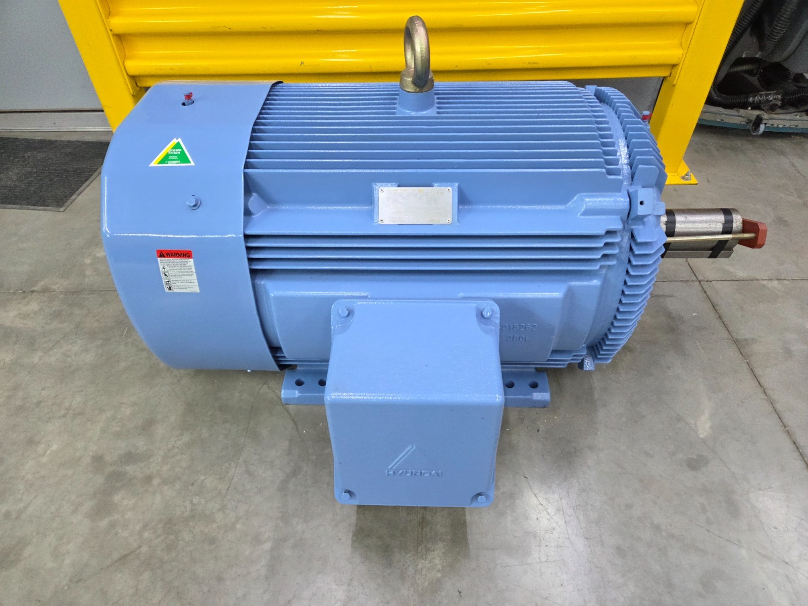 200HP Hyundai Crown Triton Electric Motor, 575V, 4 Pole, 447T, 3 Phase, TEFC 200HP Hyundai Crown Triton Electric Motor, 575V, 4 Pole, 447T, 3 Phase, TEFC