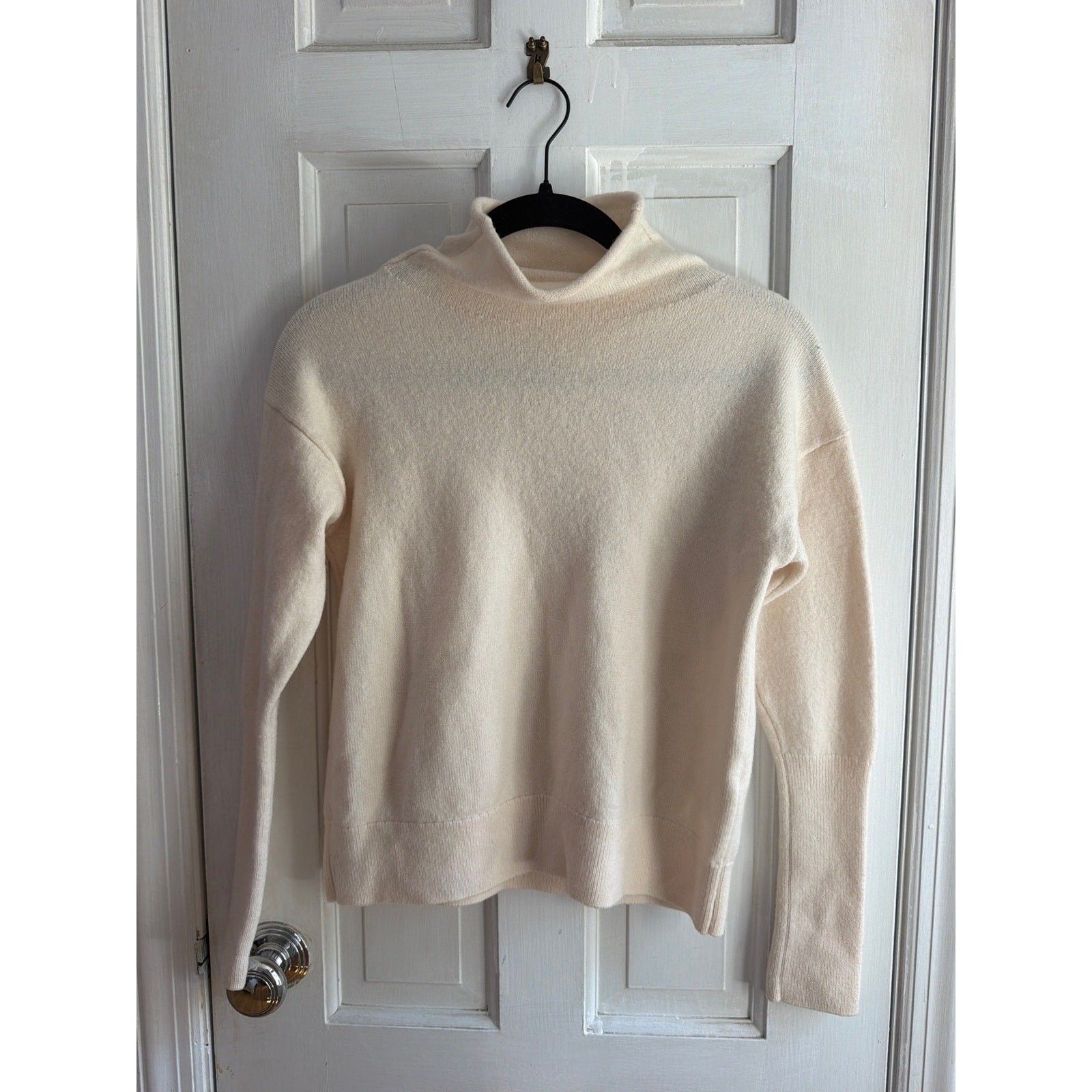 Aritzia Wilfred 100% Merino Wool Mock Neck Knit Sweater Womens Medium Cream