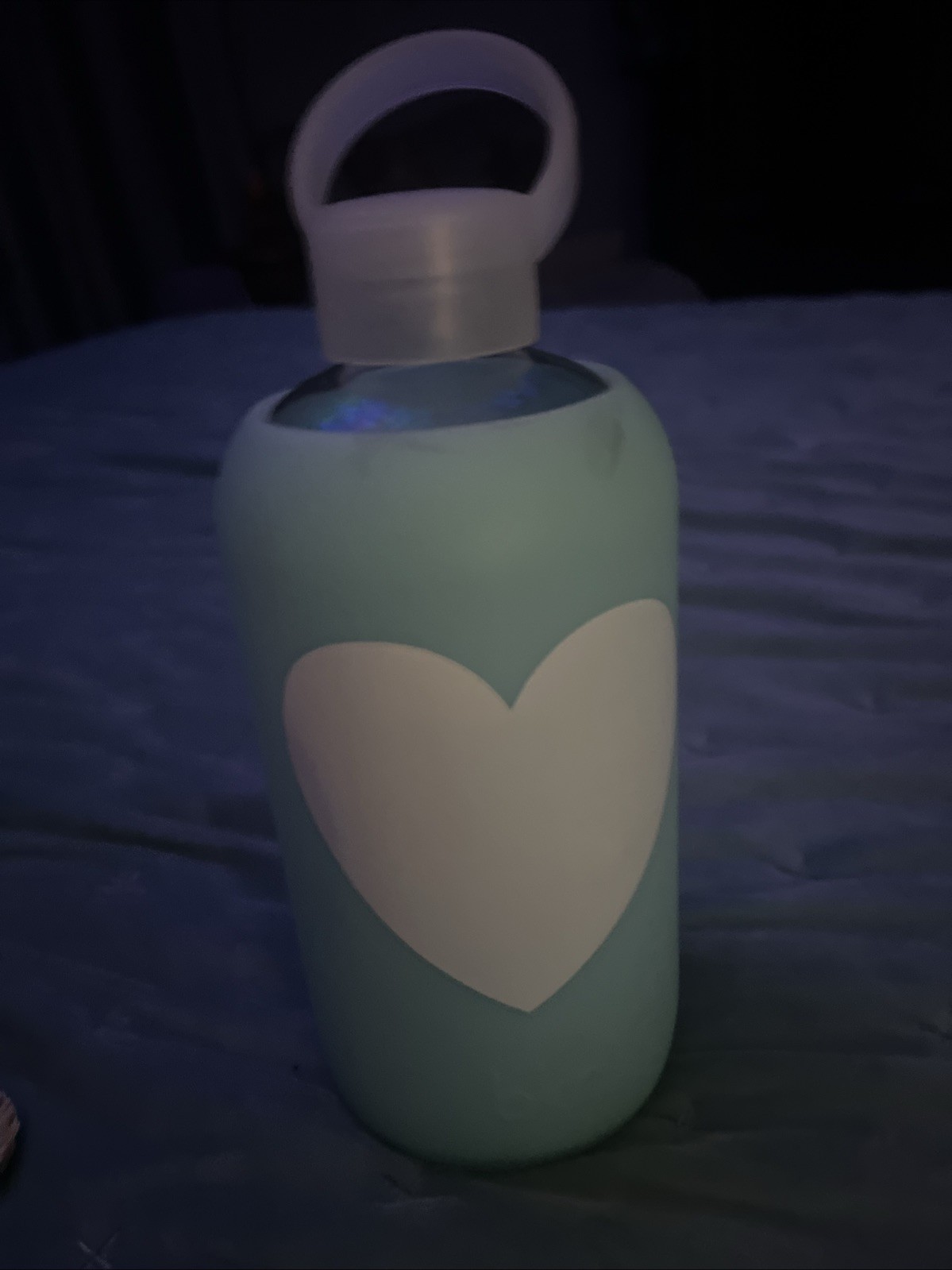 BKR Rare Heart Collection  32oz Glass Silicone Bottle Aqua With White Heart NWOT