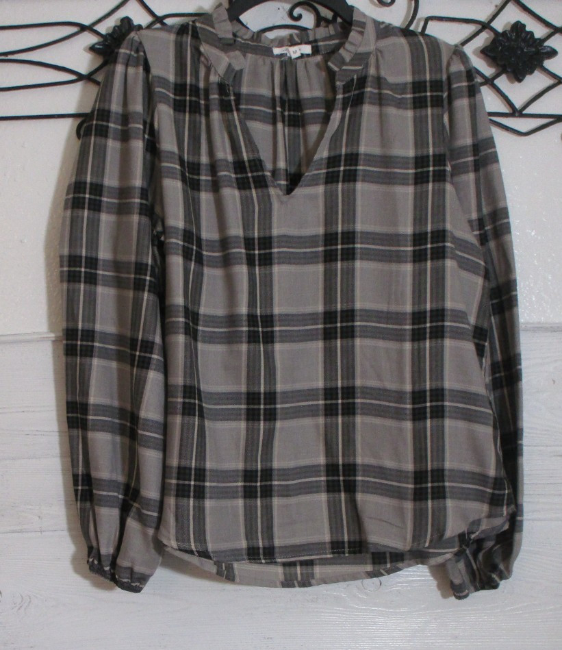 Maurices Women\'s Top Size M Long Sleeve Multicolor Plaid Round Neck