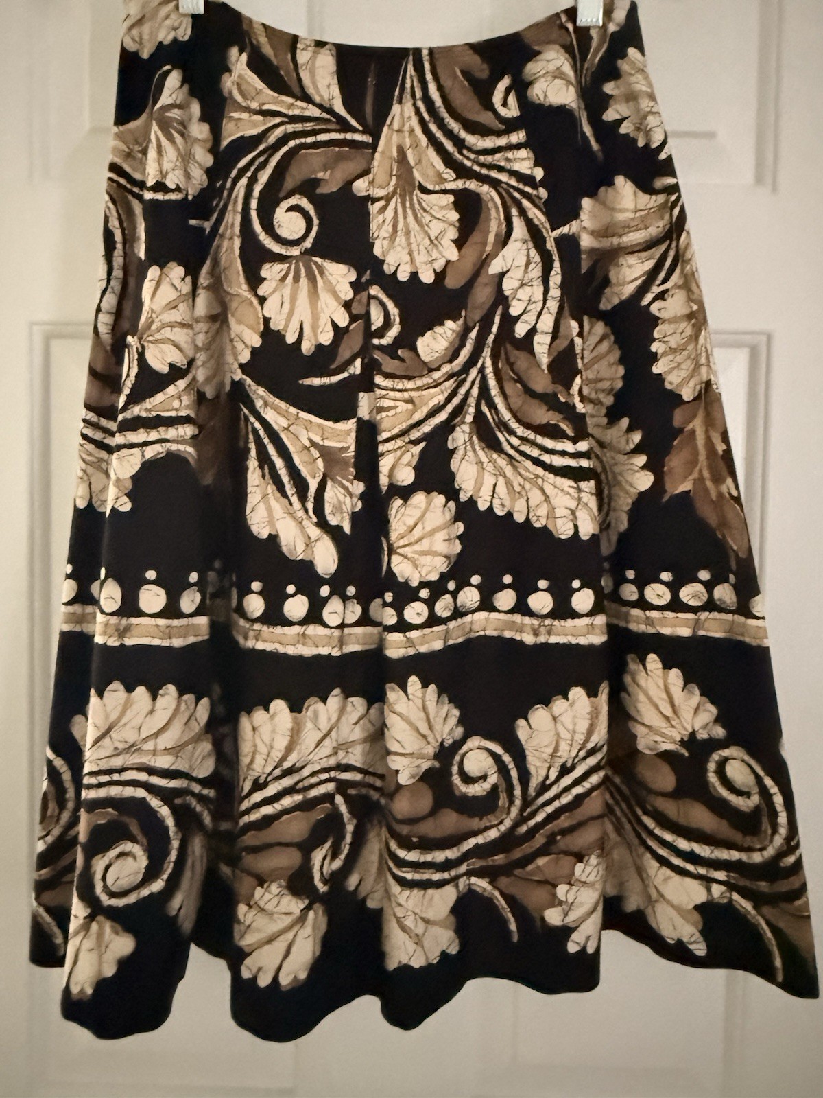 Vintage Talbots Size 8 A-Line Knee Skirt Black/Beige Floral Side Zip Vintage Talbots Size 8 A-Line Knee Skirt Black/Beige Floral Side Zip