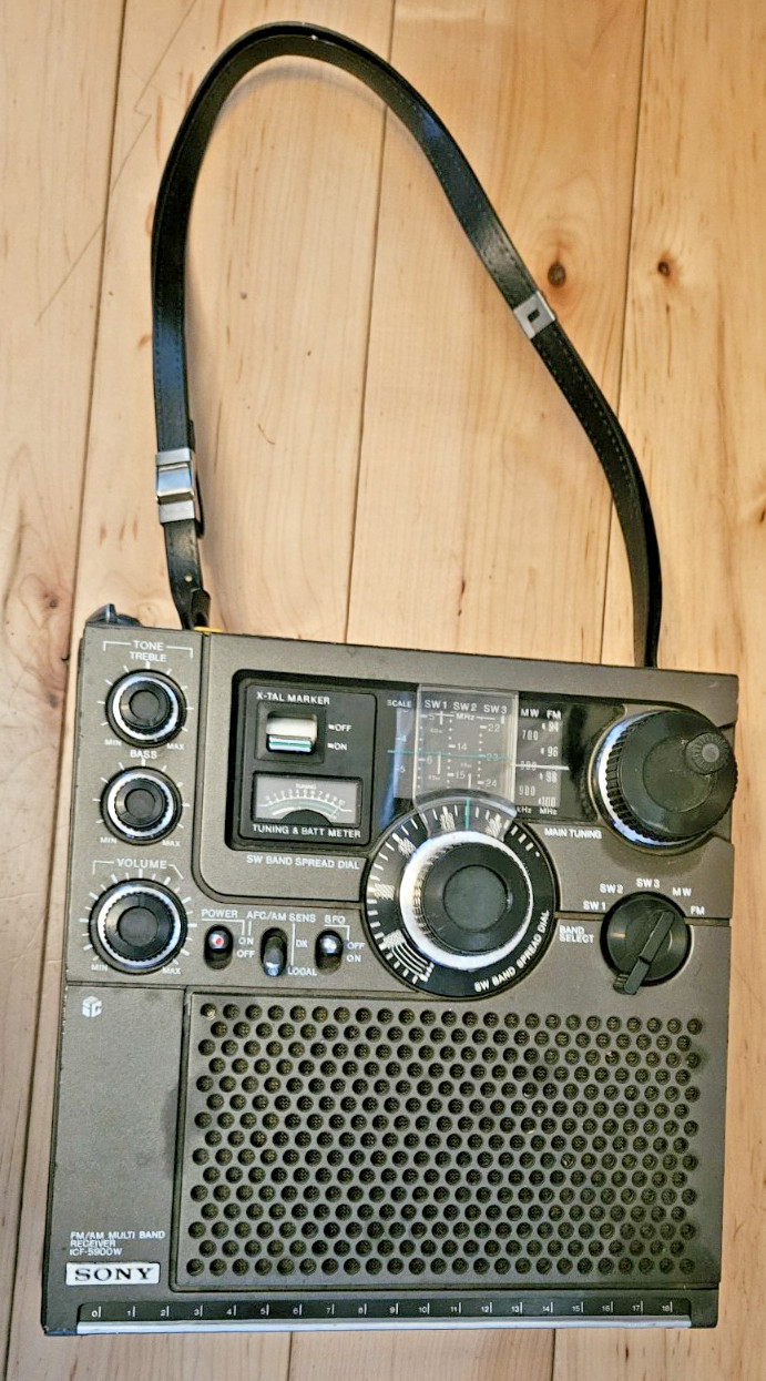 Vintage Sony ICF-5900W 