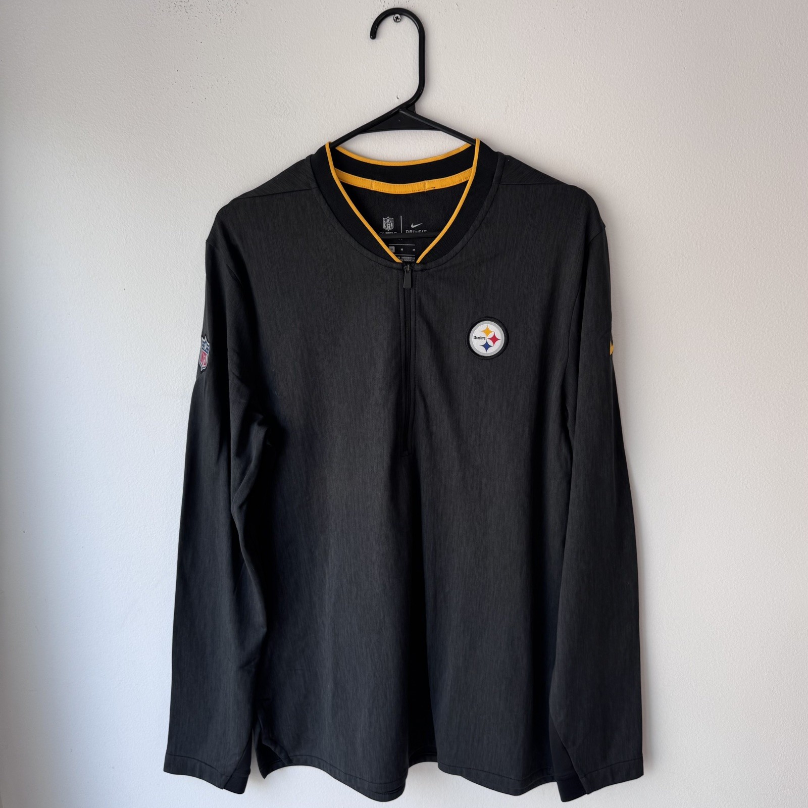 Pittsburgh Steelers Nike Black Sideline Coaches 1/2 Zip Pullover Jacket - Sz:M Pittsburgh Steelers Nike Black Sideline Coaches 1/2 Zip Pullover Jacket - Sz:M