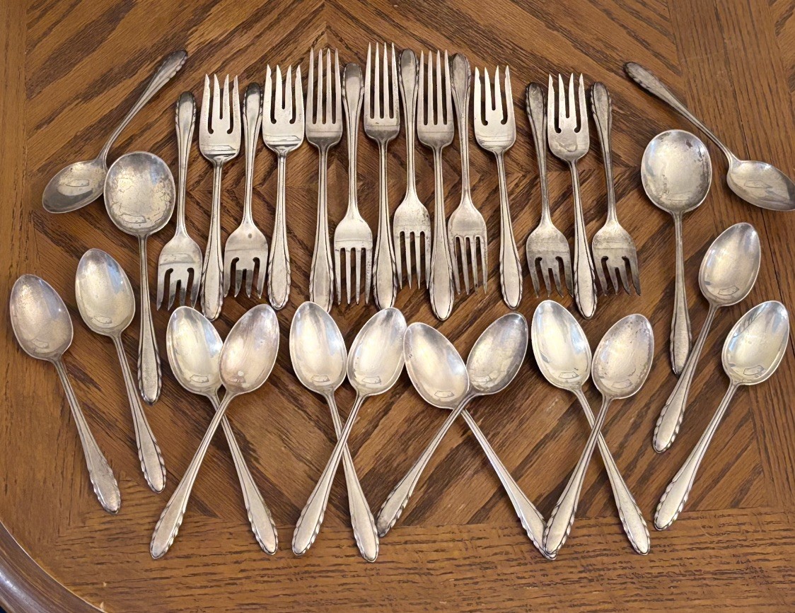READ Lyric by Gorham Sterling Silver Flatware Set 30 Piece 1018g 32ozt Not Scrap READ Lyric by Gorham Sterling Silver Flatware Set 30 Piece 1018g 32ozt Not Scrap