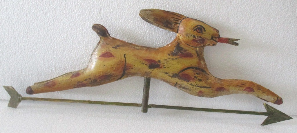 ANTIQUE WEATHERVANE RUNNING RABBIT CARROT IN MOUTH . ANTIQUE WEATHERVANE RUNNING RABBIT CARROT IN MOUTH .