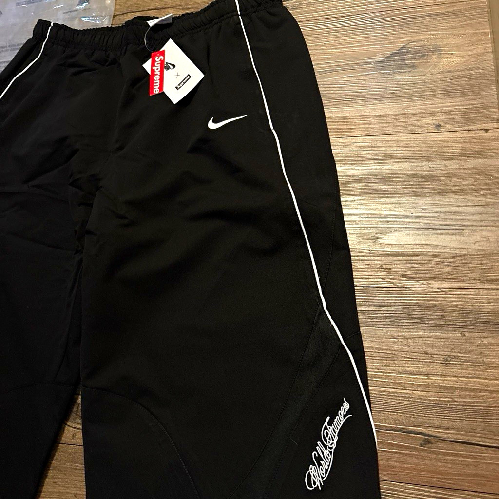 Nike x Supreme Men\'s Black Track Pants M 32x32 Polyester Drawstring Straight Nike x Supreme Men\'s Black Track Pants M 32x32 Polyester Drawstring Straight