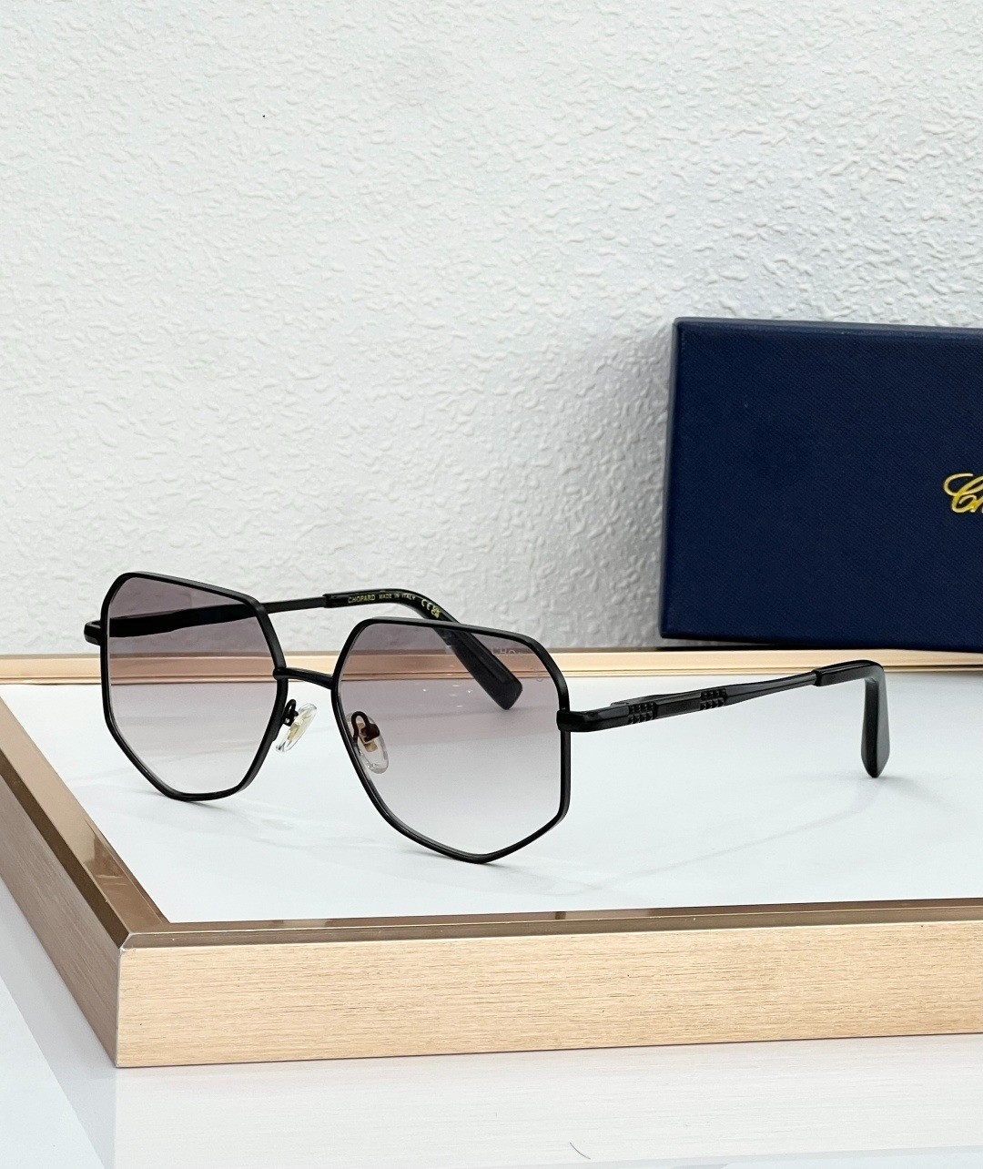 CHOPARD Style Unisex Sunglasses - MODEL: SCHG709 SIZE:58口15-145 CHOPARD Style Unisex Sunglasses - MODEL: SCHG709 SIZE:58口15-145