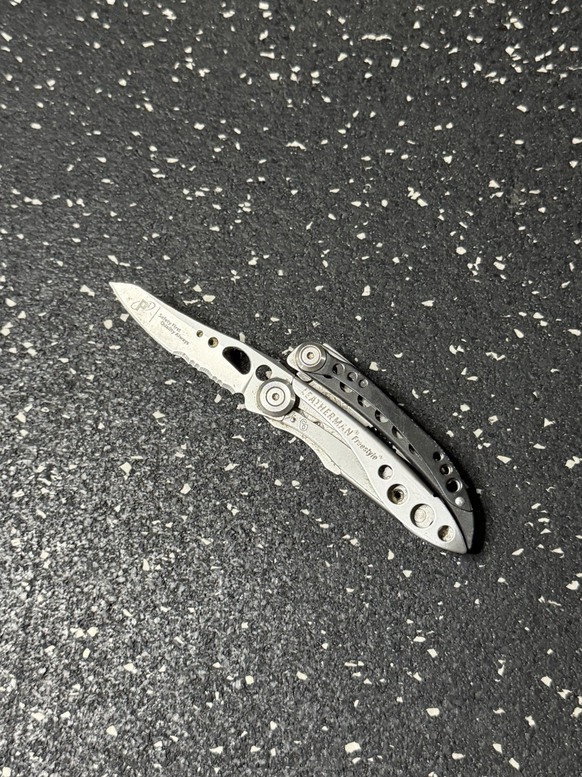 RARE Leatherman RETIRED FREESTYLE Multi-tool Good Condition (004)