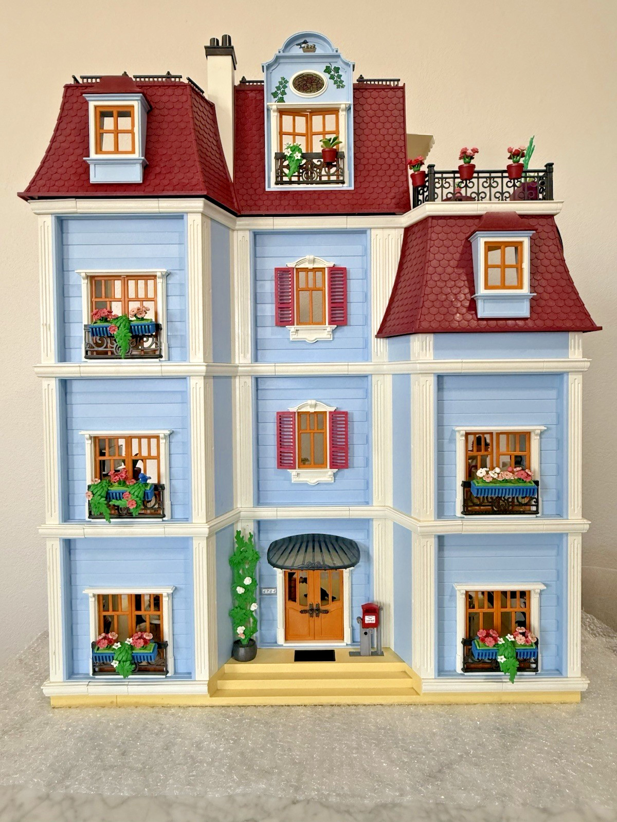 PLAYMOBIL - Large Mansion Dollhouse - 4 Story w/furniture
