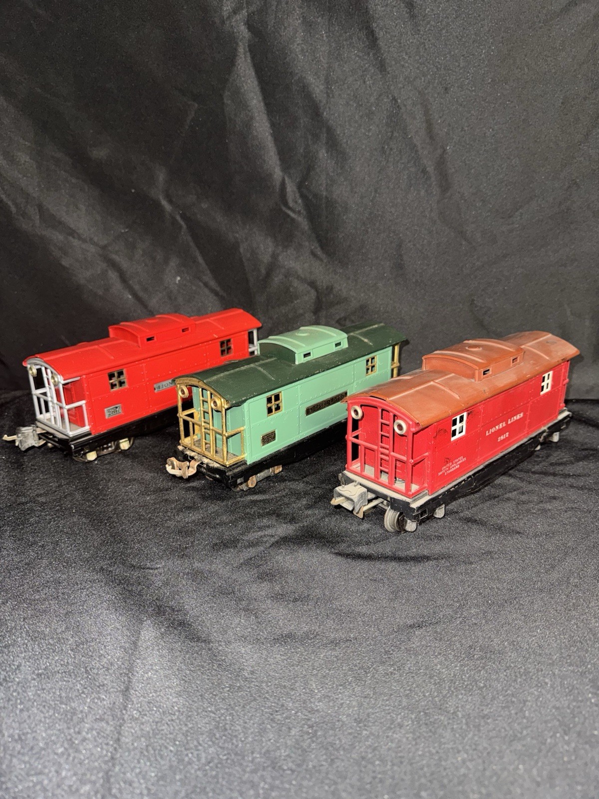 3 Lionel Prewar Cabooses, 2 #2817 Red(1 W/stamped Letters) & #817 Green