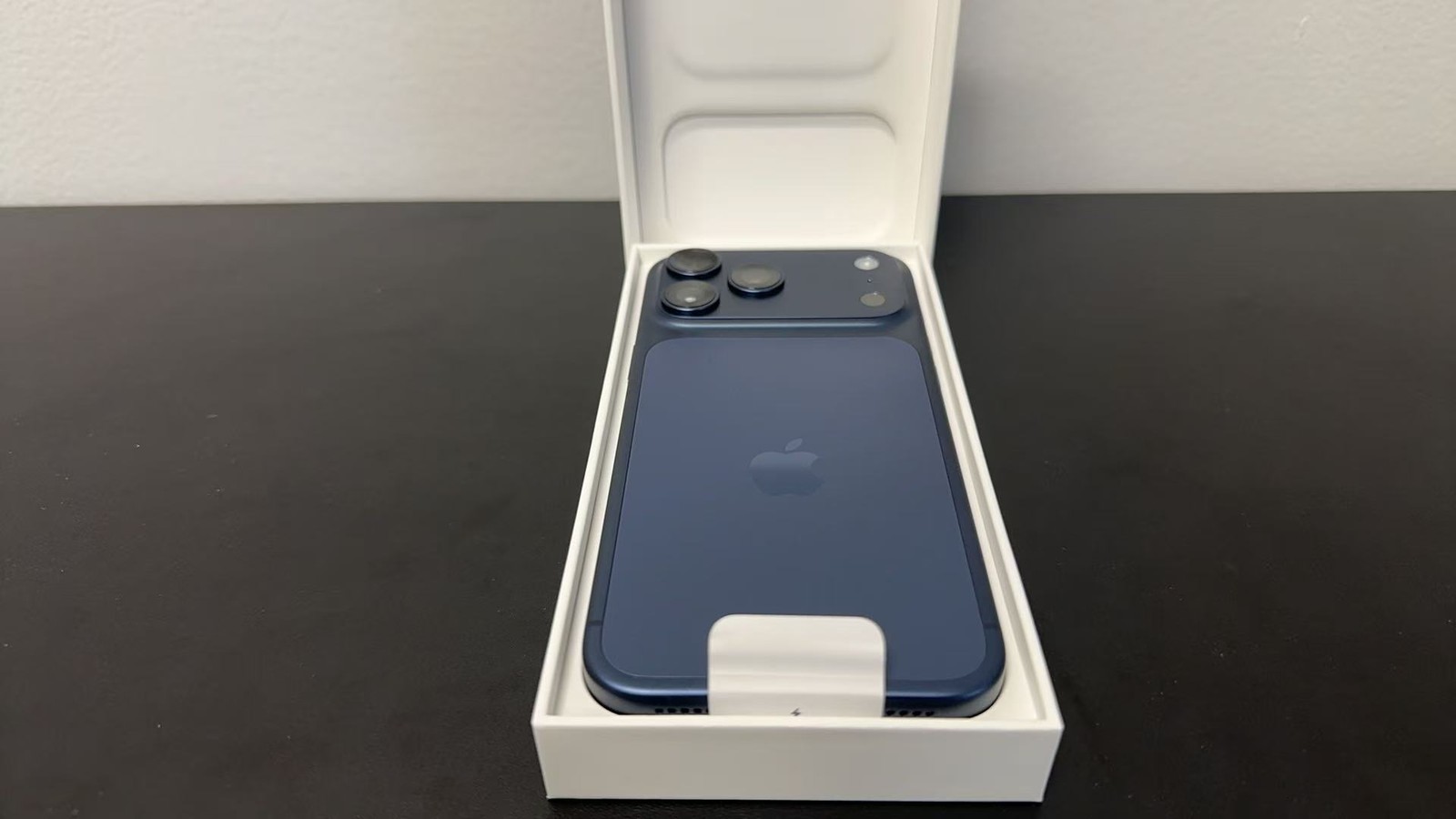 New Open Box Apple iPhone 17 Pro Max 256GB Blue Unlocked (100% Battery, Cycle 0)