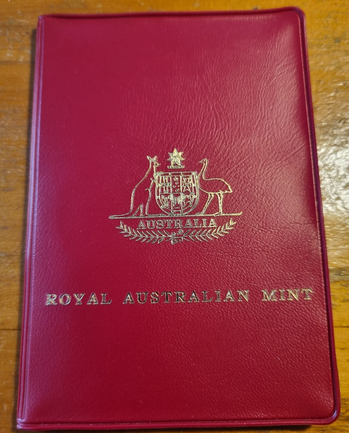 1975 Royal Australian Mint Set Uncirculated Coins - Red Wallet Wildlife Rare .
