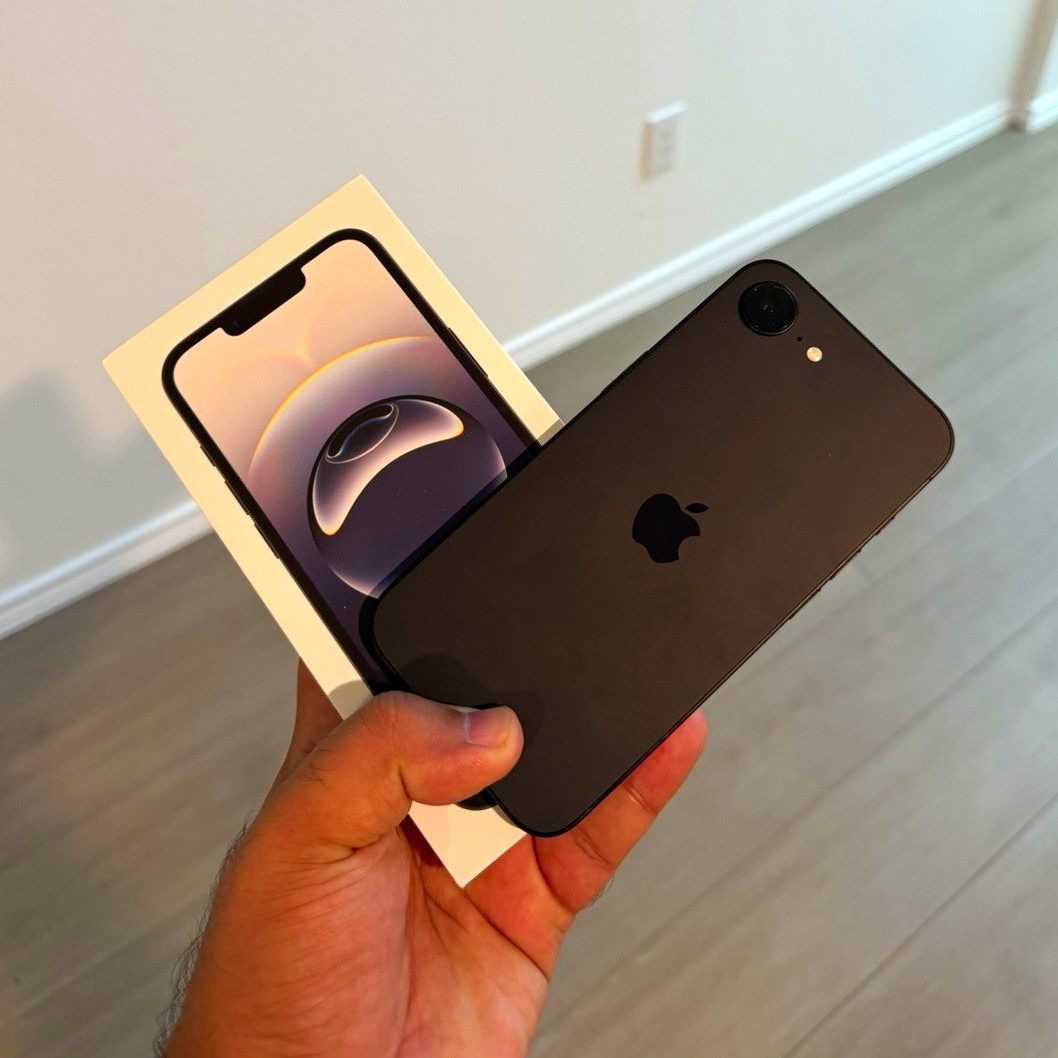 Apple iPhone 16e (Total Wireless) Excellent Condition 100 percent 🔋 Health