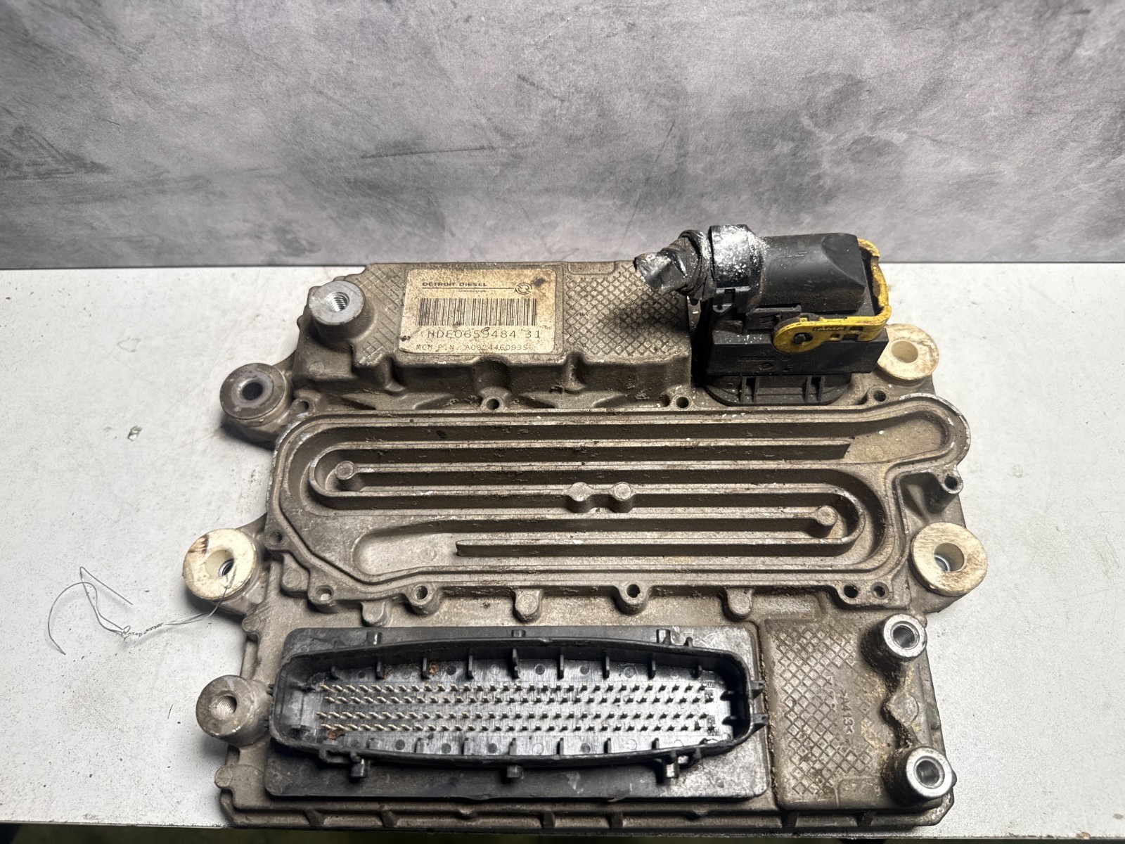 A0024460935/002 2017 DETROIT DD15 ENGINE CONTROL MODULE (ECM)