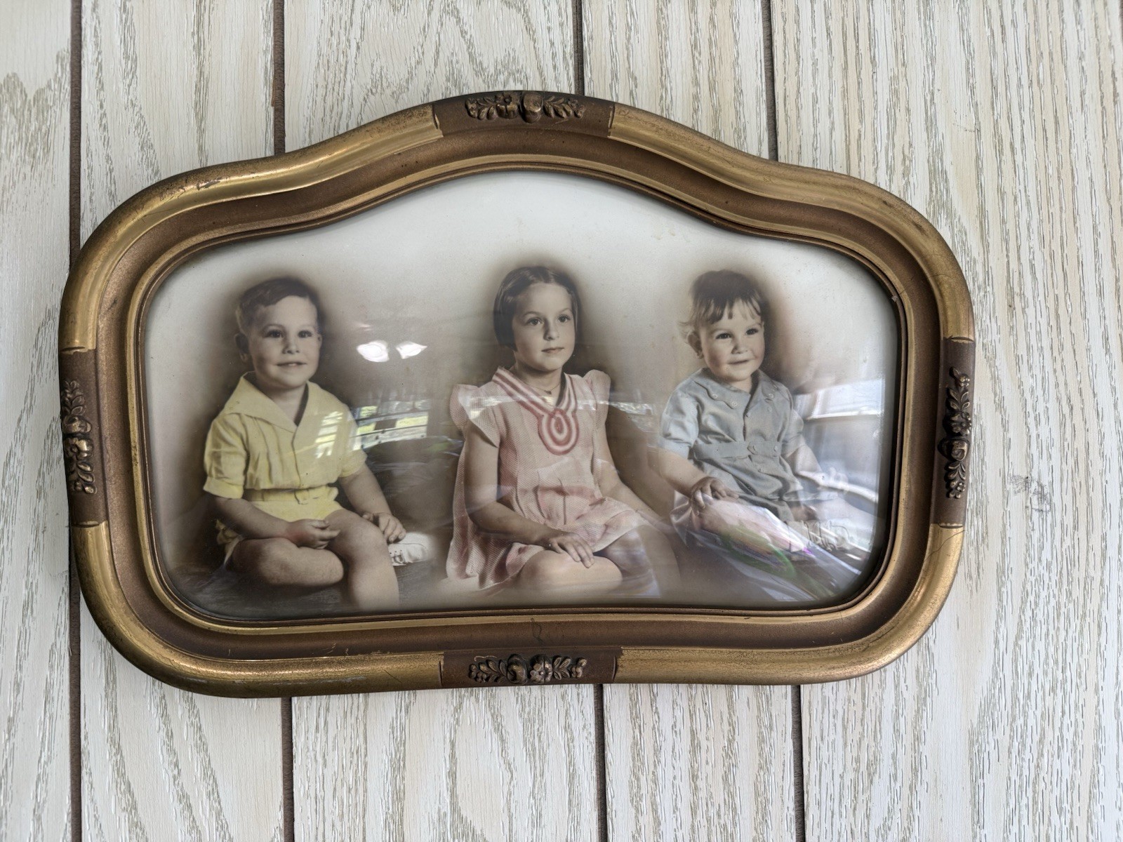 Antique Convex Bubble Glass Wood Picture Frame Family Portrait Photo