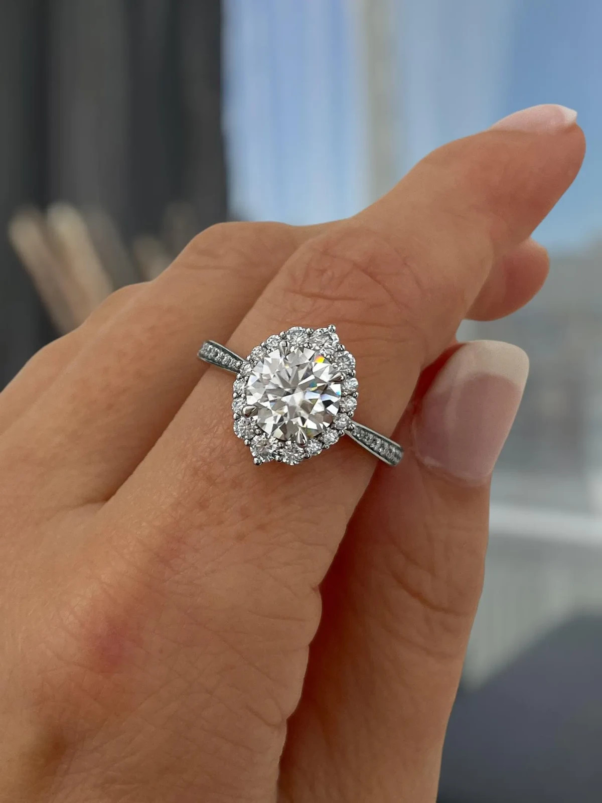 2.50Ctw Round Cut Lab-Grown Diamond 14k White Gold Vintage Halo Engagement Ring