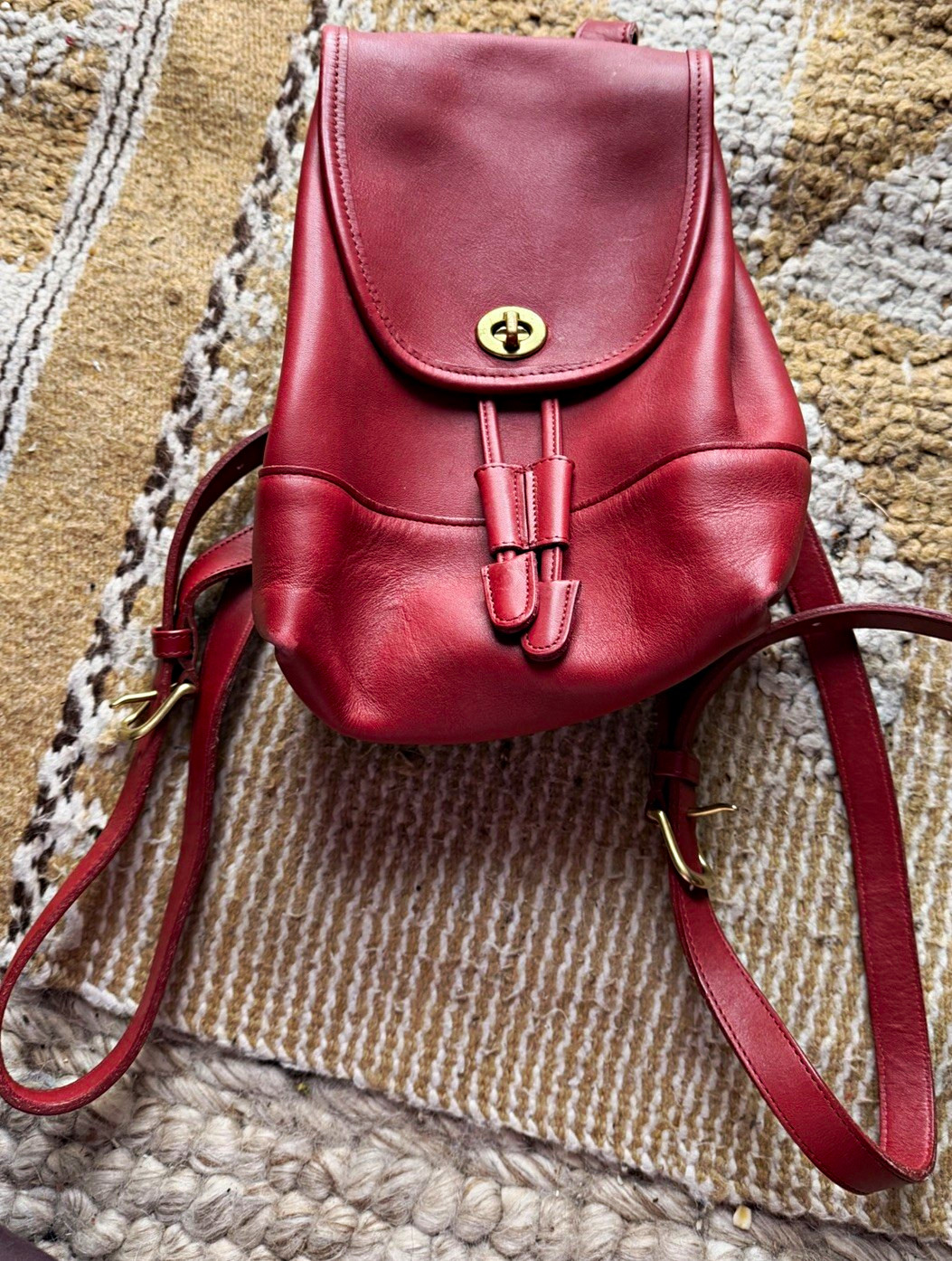 Vintage Coach Burgundy Backpack Turn Lock Closure Gold Hardware Solid 9622 Vintage Coach Burgundy Backpack Turn Lock Closure Gold Hardware Solid 9622