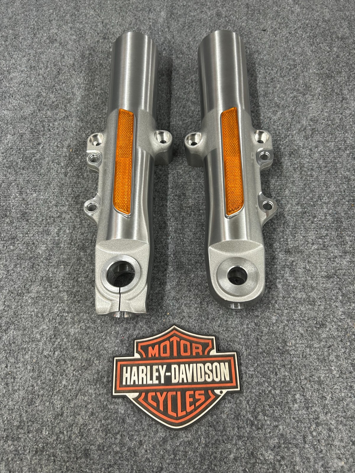 OEM HARLEY-DAVIDSON 14-23 Touring Lower Fork Tubes 45400102/45400103 OEM HARLEY-DAVIDSON 14-23 Touring Lower Fork Tubes 45400102/45400103