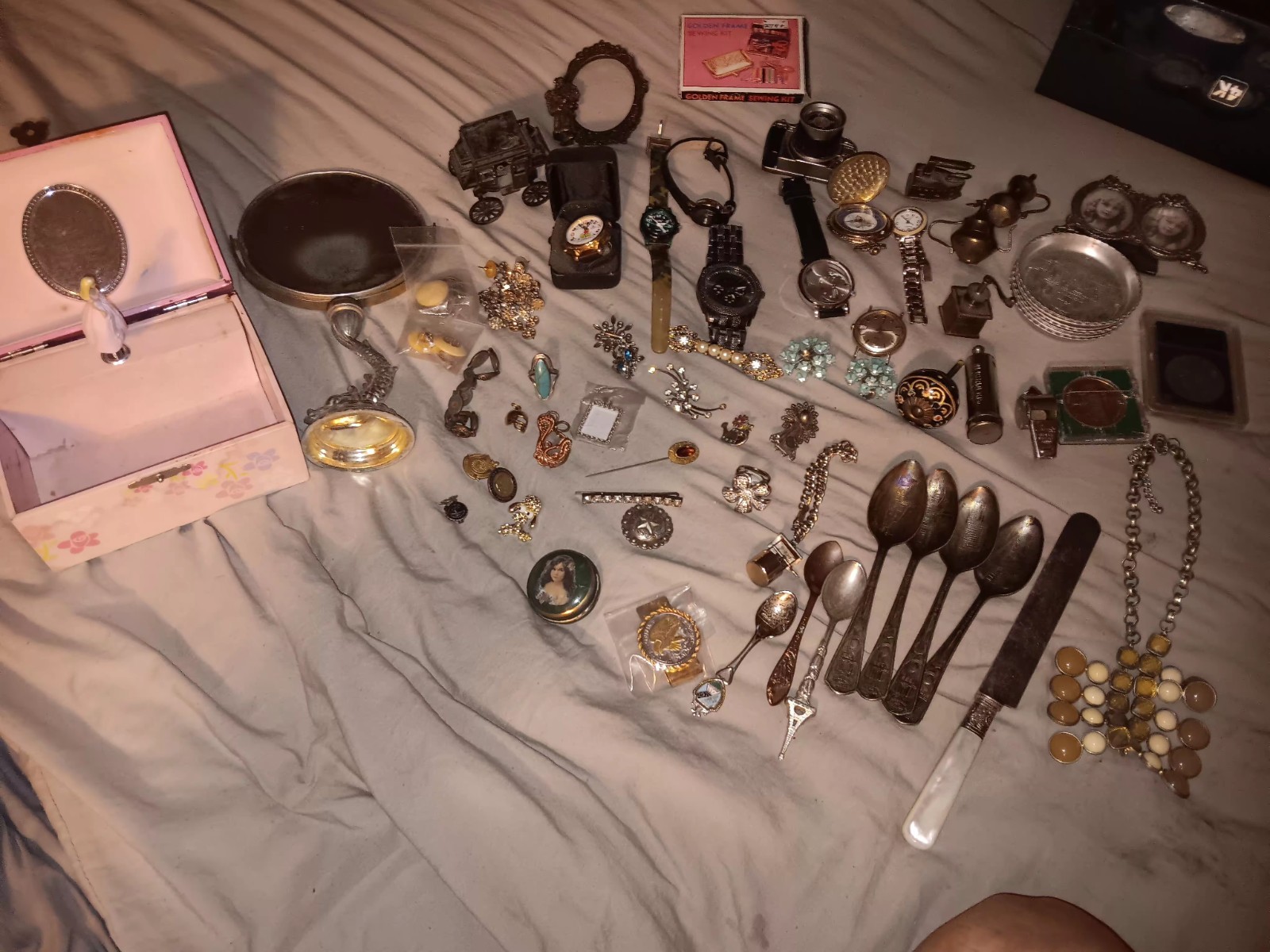 LARGE LOT VTG ESTATE ITEM FINDS-JEWELRY,WATCHES, AND MORE