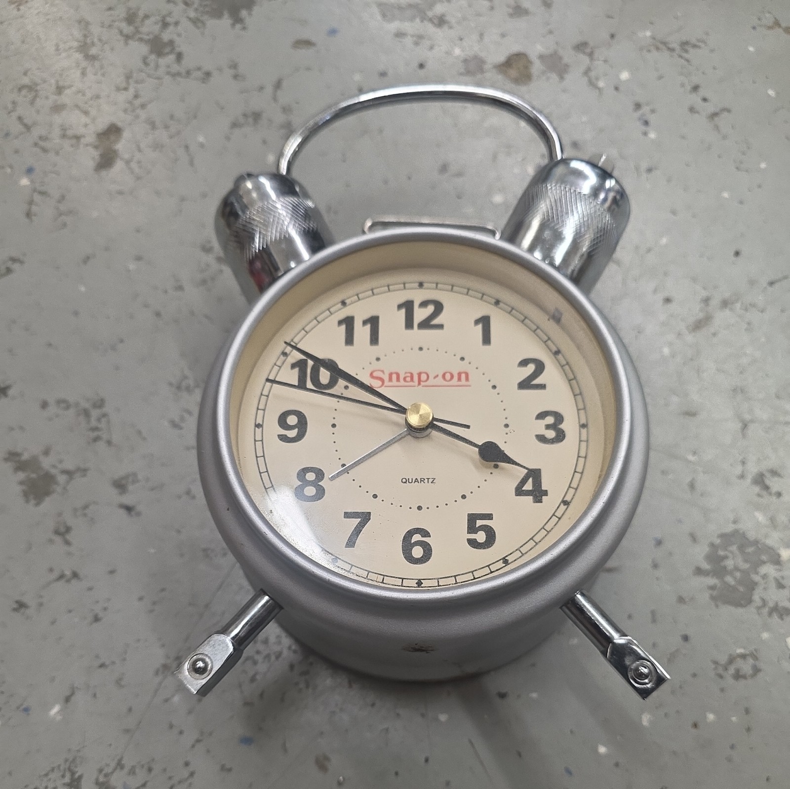 Snap-on Vintage Socket Alarm Clock Snap-on Vintage Socket Alarm Clock