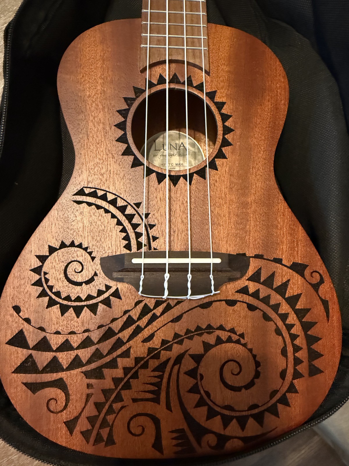 Luna UKE TC MAH 4-String Concert Ukulele w/ Soft Gig Bag Pre-owned Luna UKE TC MAH 4-String Concert Ukulele w/ Soft Gig Bag Pre-owned