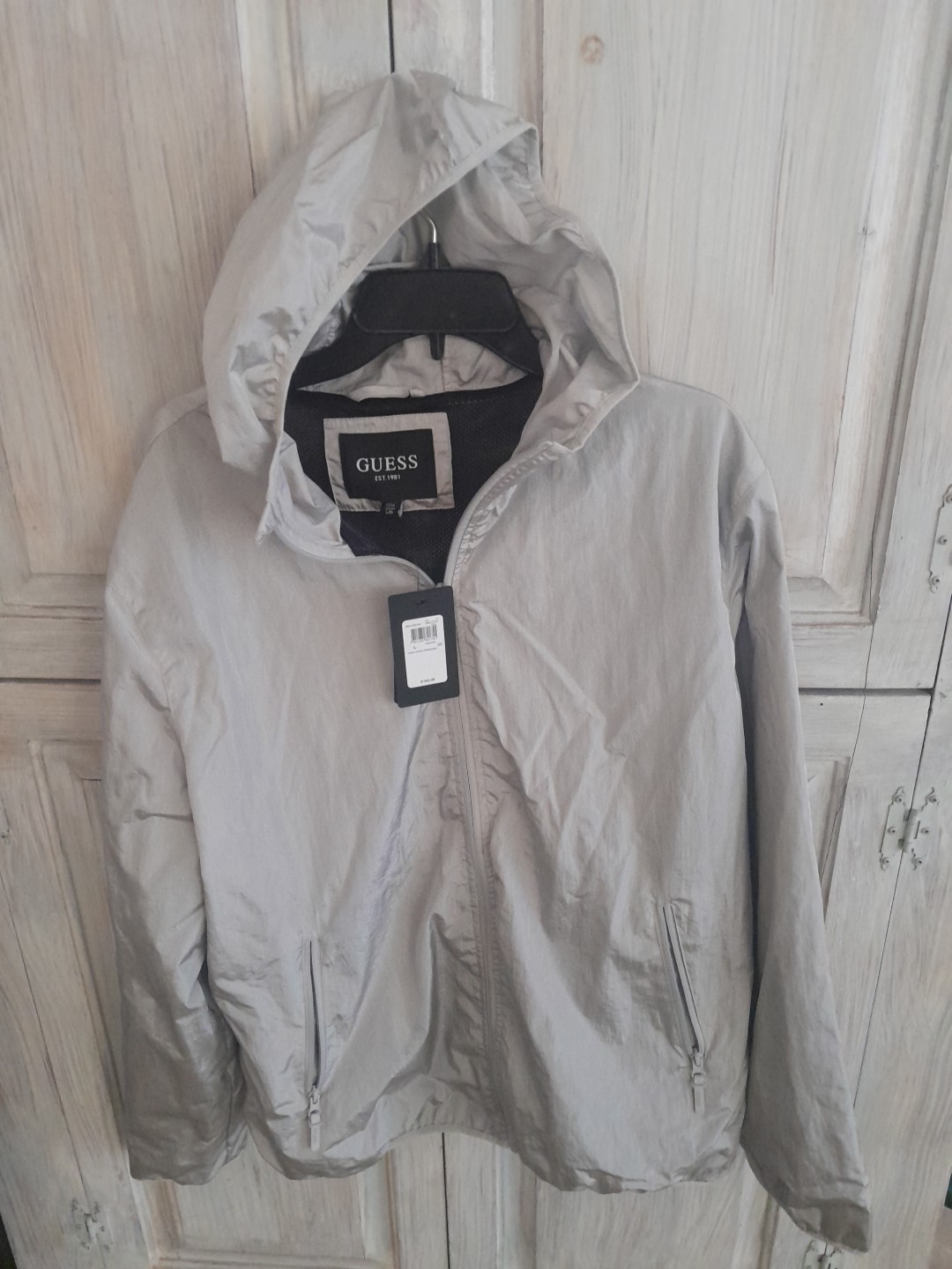 NWT $150.00 Guess Mens Hooded Windbreaker Jacket Ocean Gray Size Large NWT $150.00 Guess Mens Hooded Windbreaker Jacket Ocean Gray Size Large